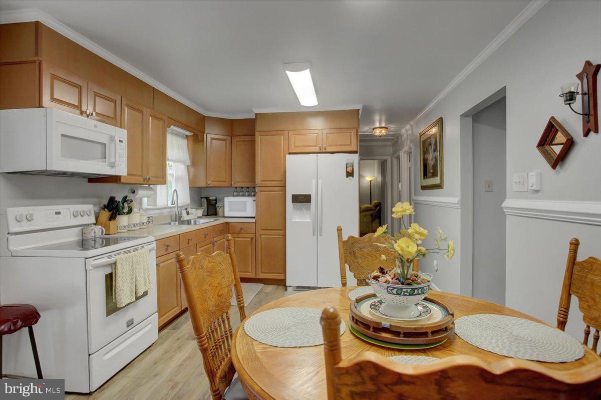 MAUGANSVILLE - Residential