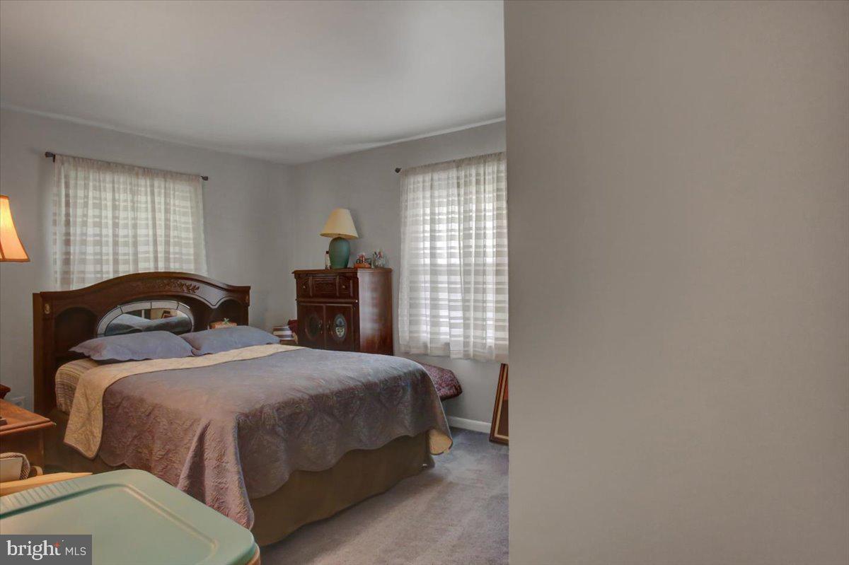 MAUGANSVILLE - Residential