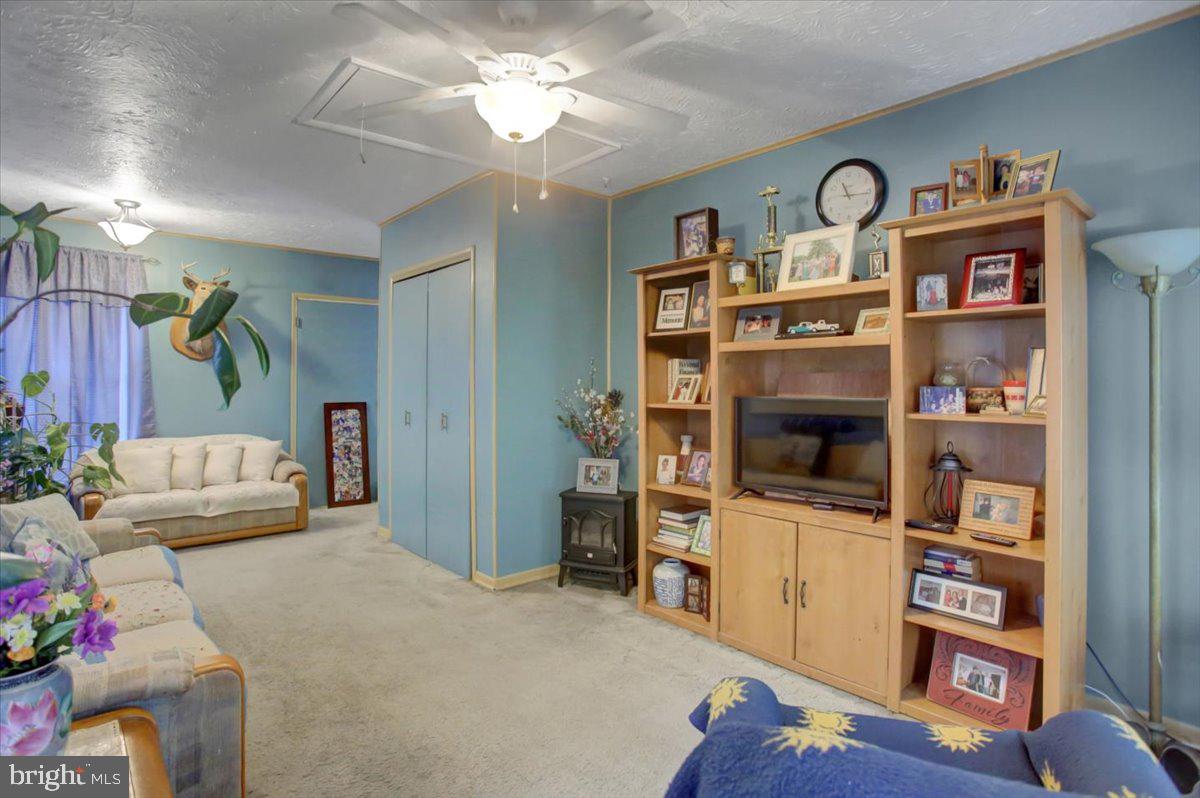 MAUGANSVILLE - Residential