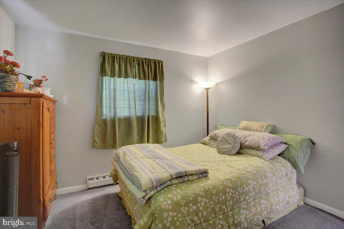 MAUGANSVILLE - Residential