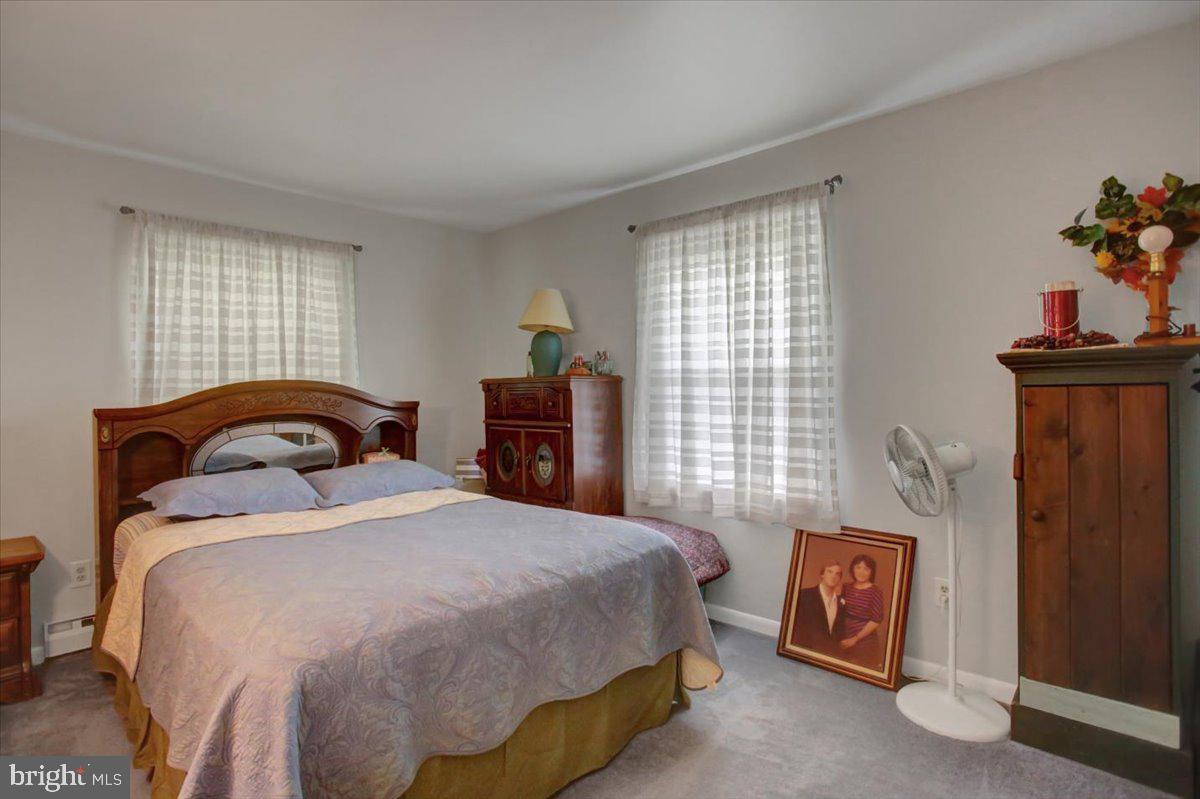 MAUGANSVILLE - Residential