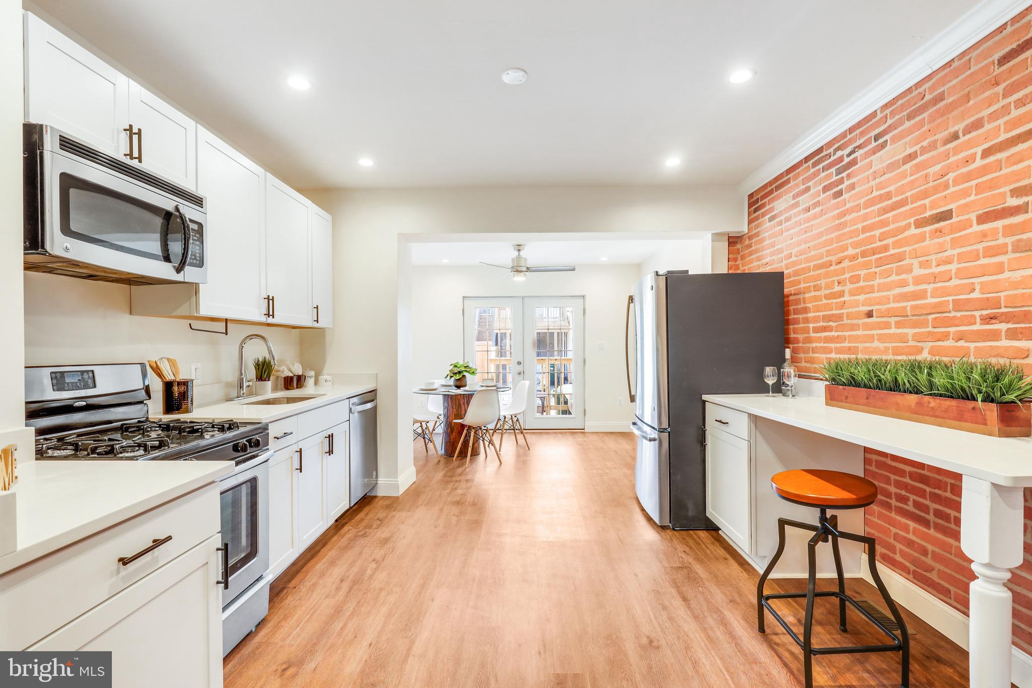 LOCUST POINT - Residential