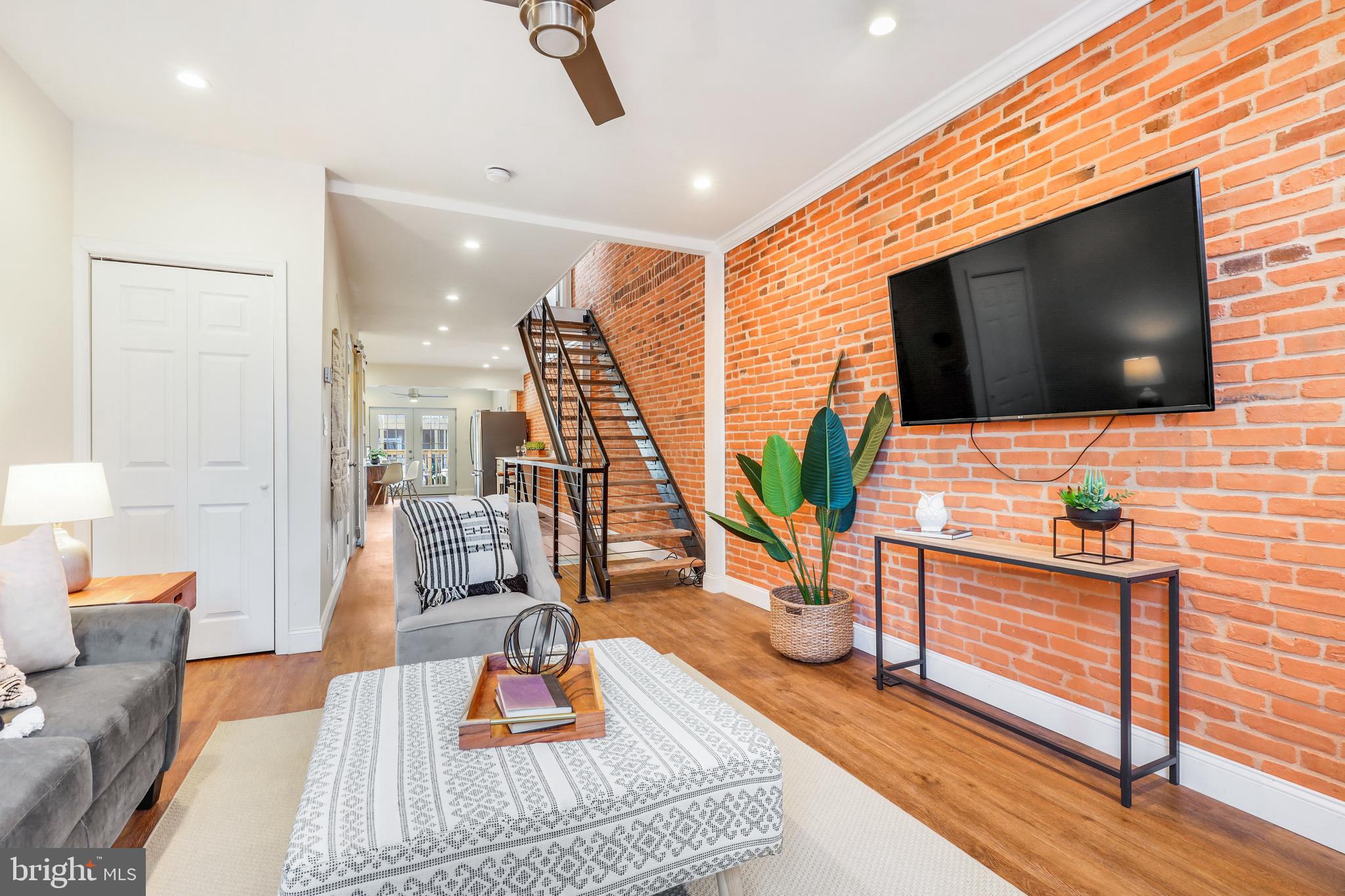 LOCUST POINT - Residential