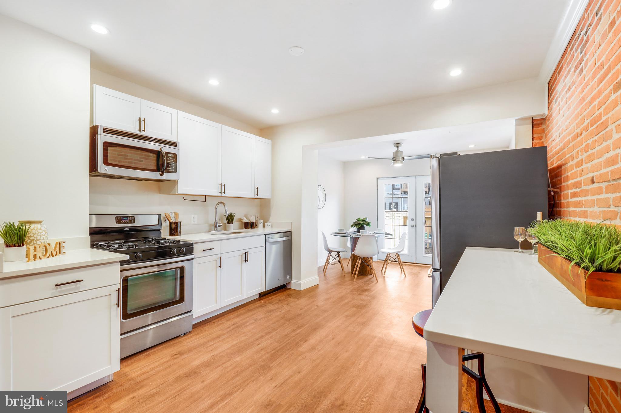 LOCUST POINT - Residential