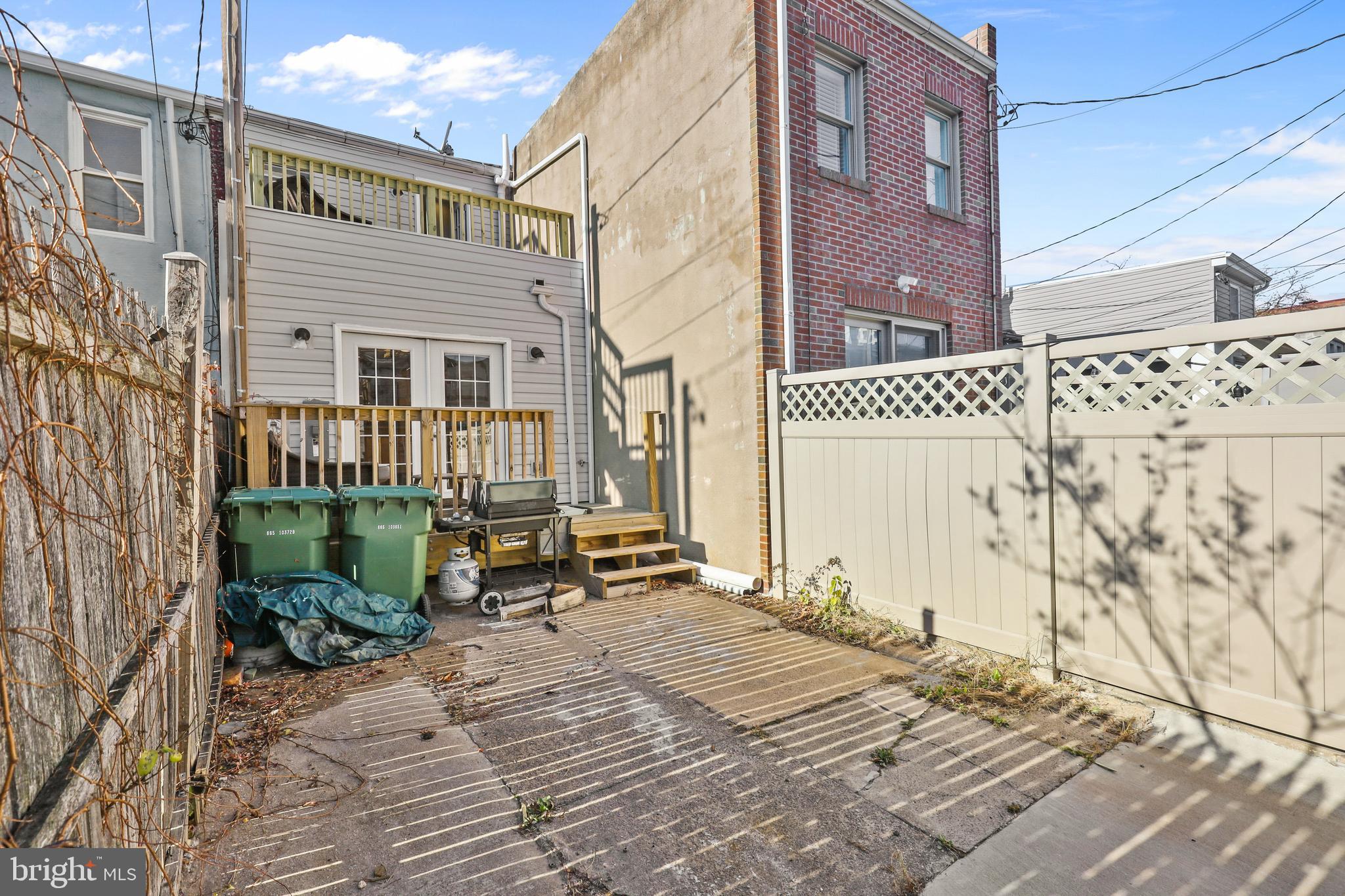 LOCUST POINT - Residential