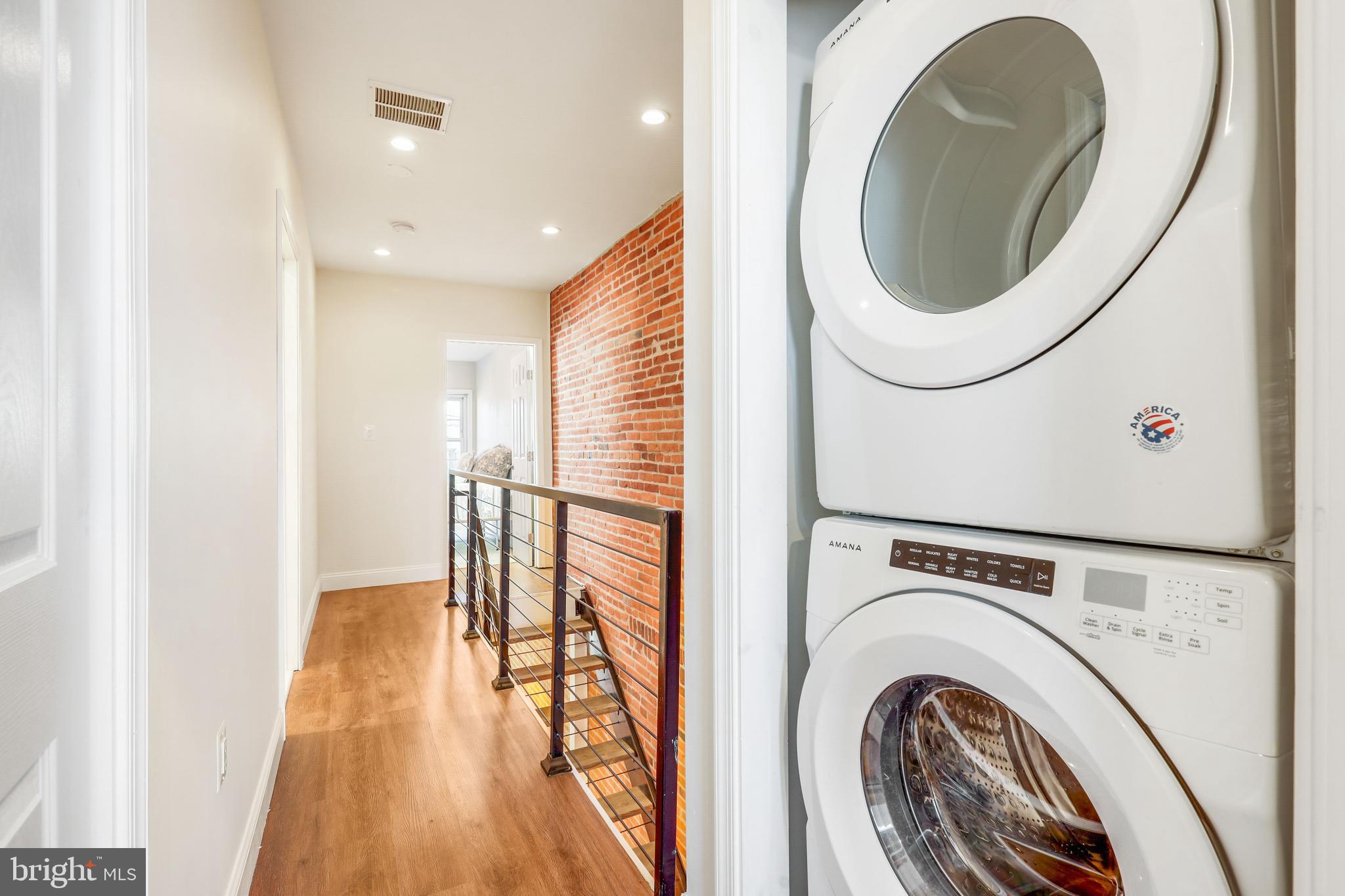 LOCUST POINT - Residential