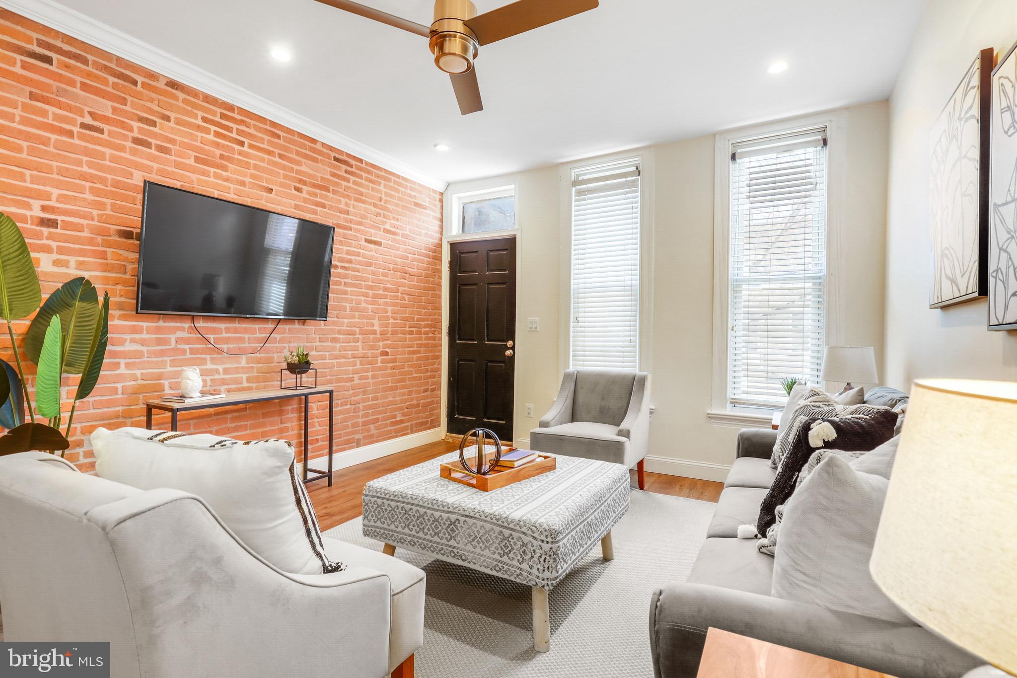 LOCUST POINT - Residential