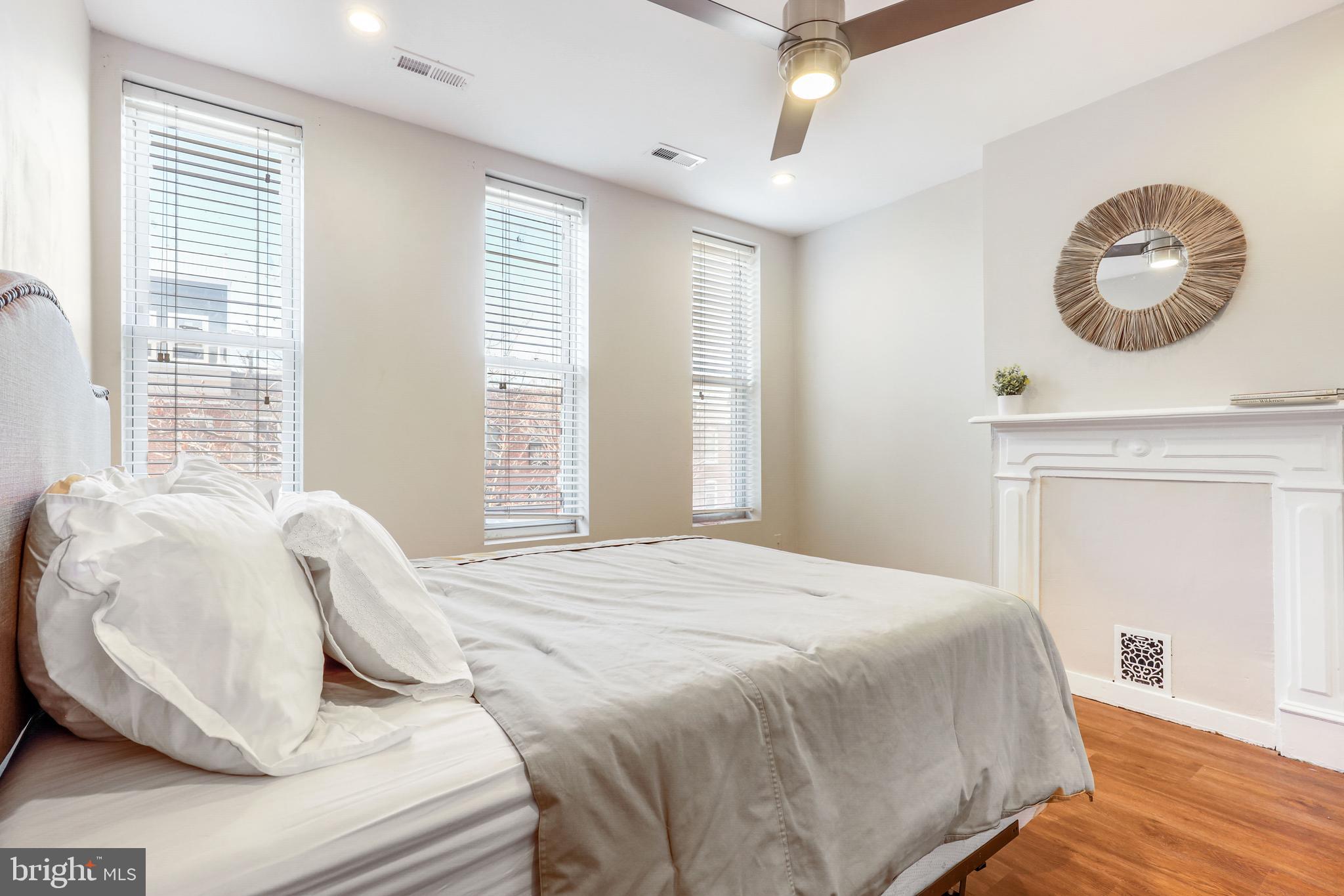 LOCUST POINT - Residential