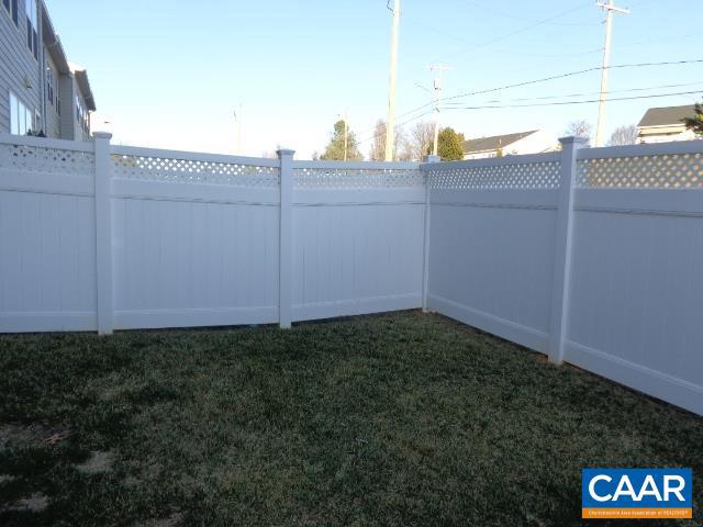 PRESTON LAKE - Residential