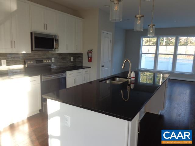 PRESTON LAKE - Residential