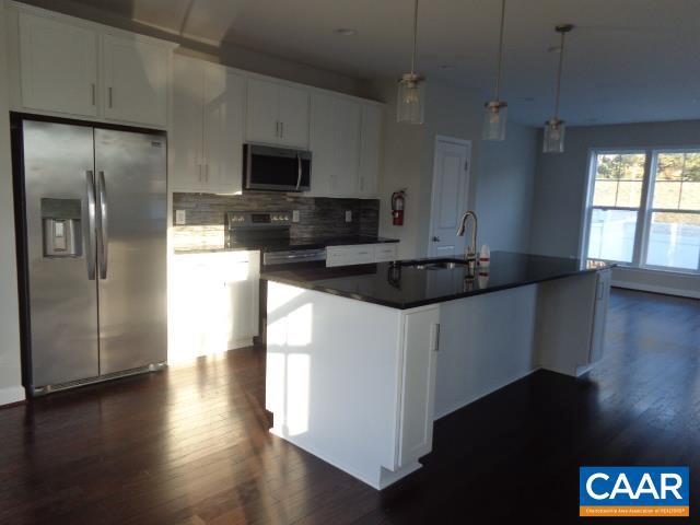 PRESTON LAKE - Residential