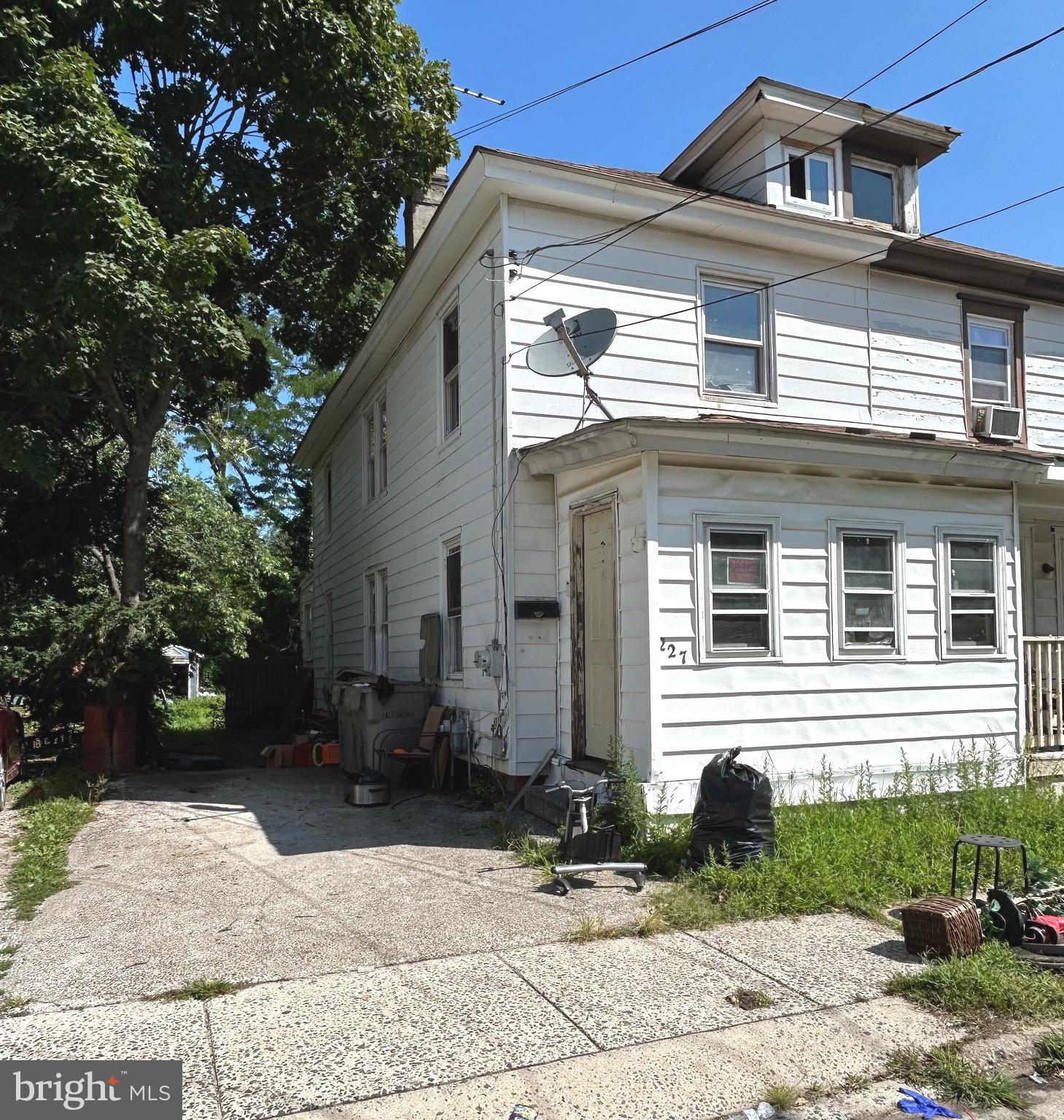 227 W ADAMS STREET
