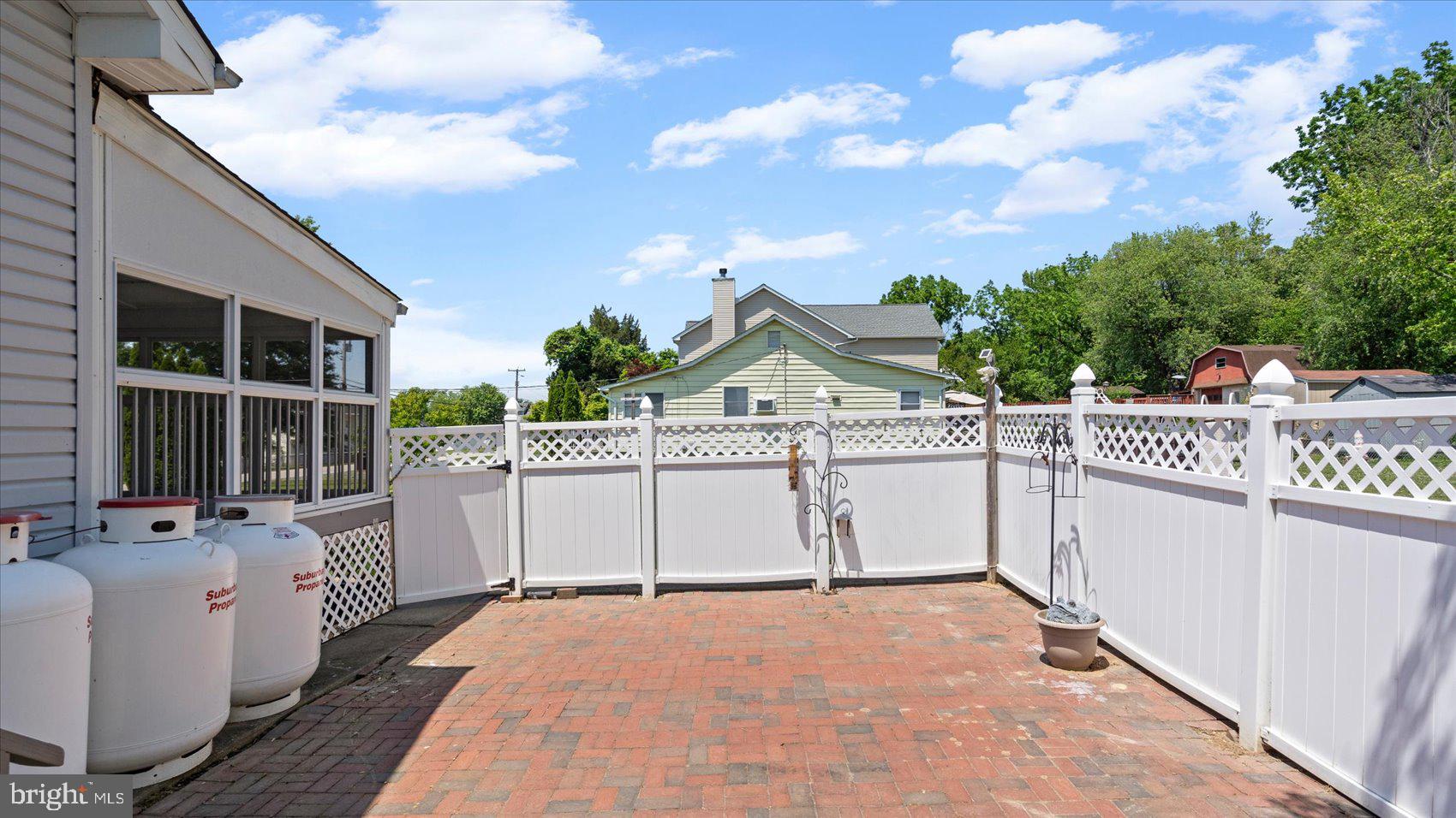 ROCKAWAY BEACH - Residential
