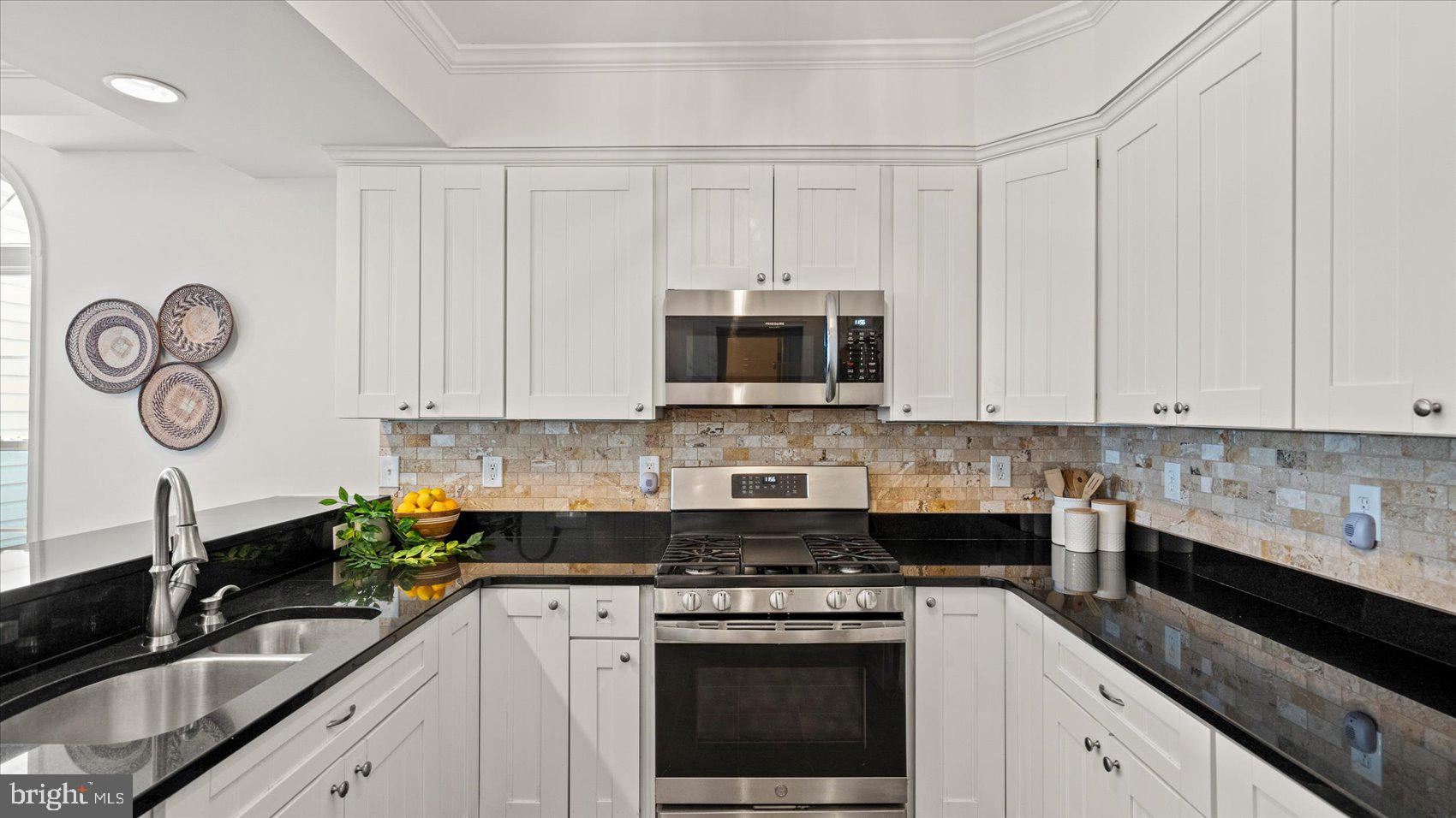ROCKAWAY BEACH - Residential