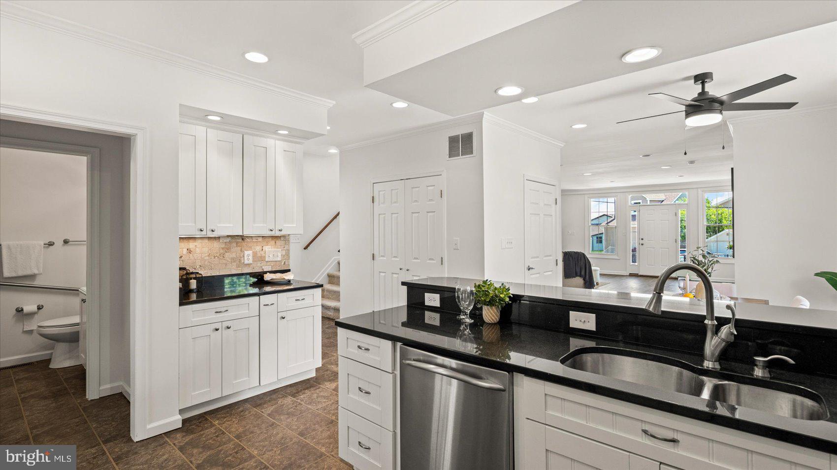 ROCKAWAY BEACH - Residential