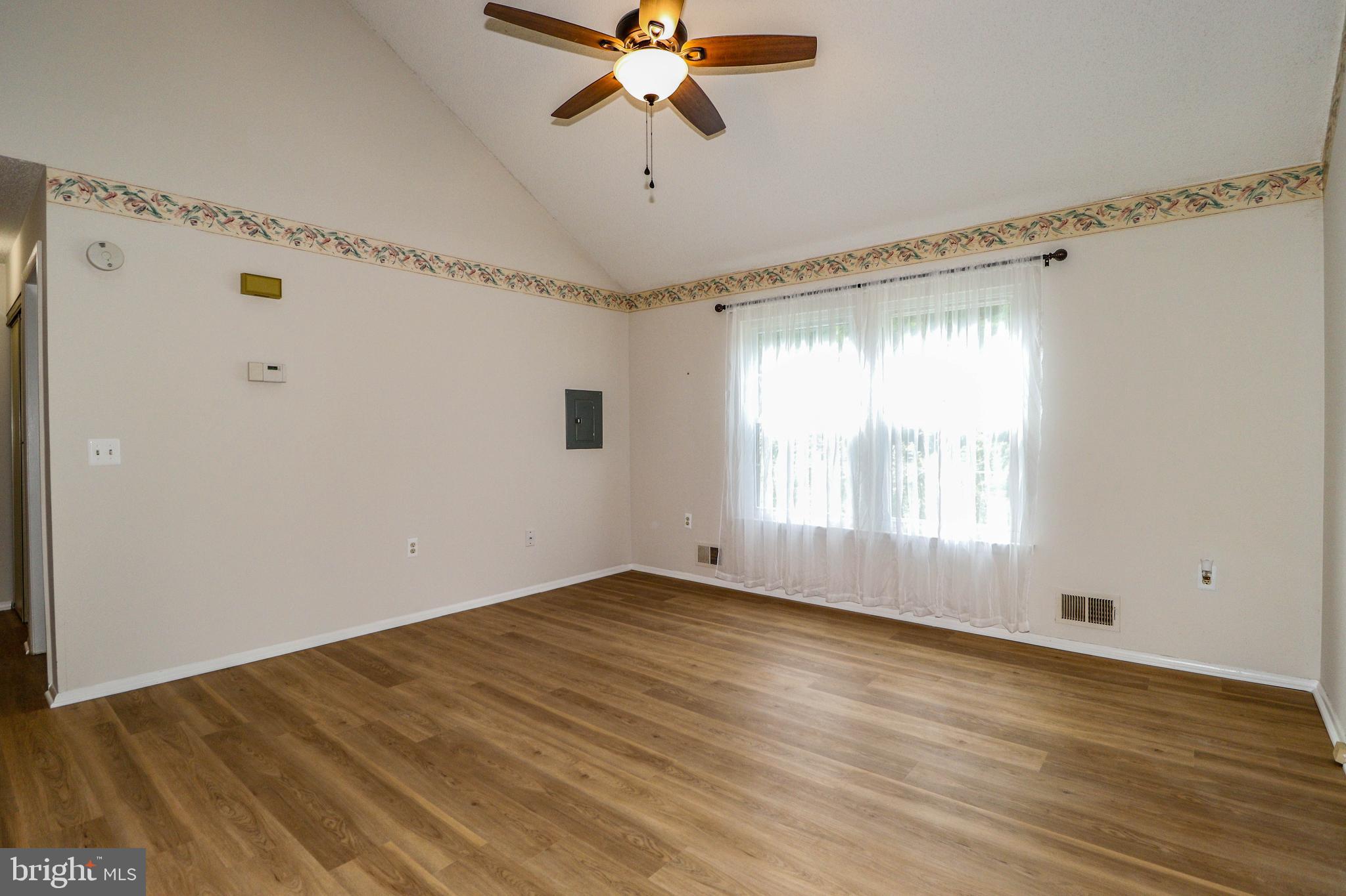 707 IVY COURT