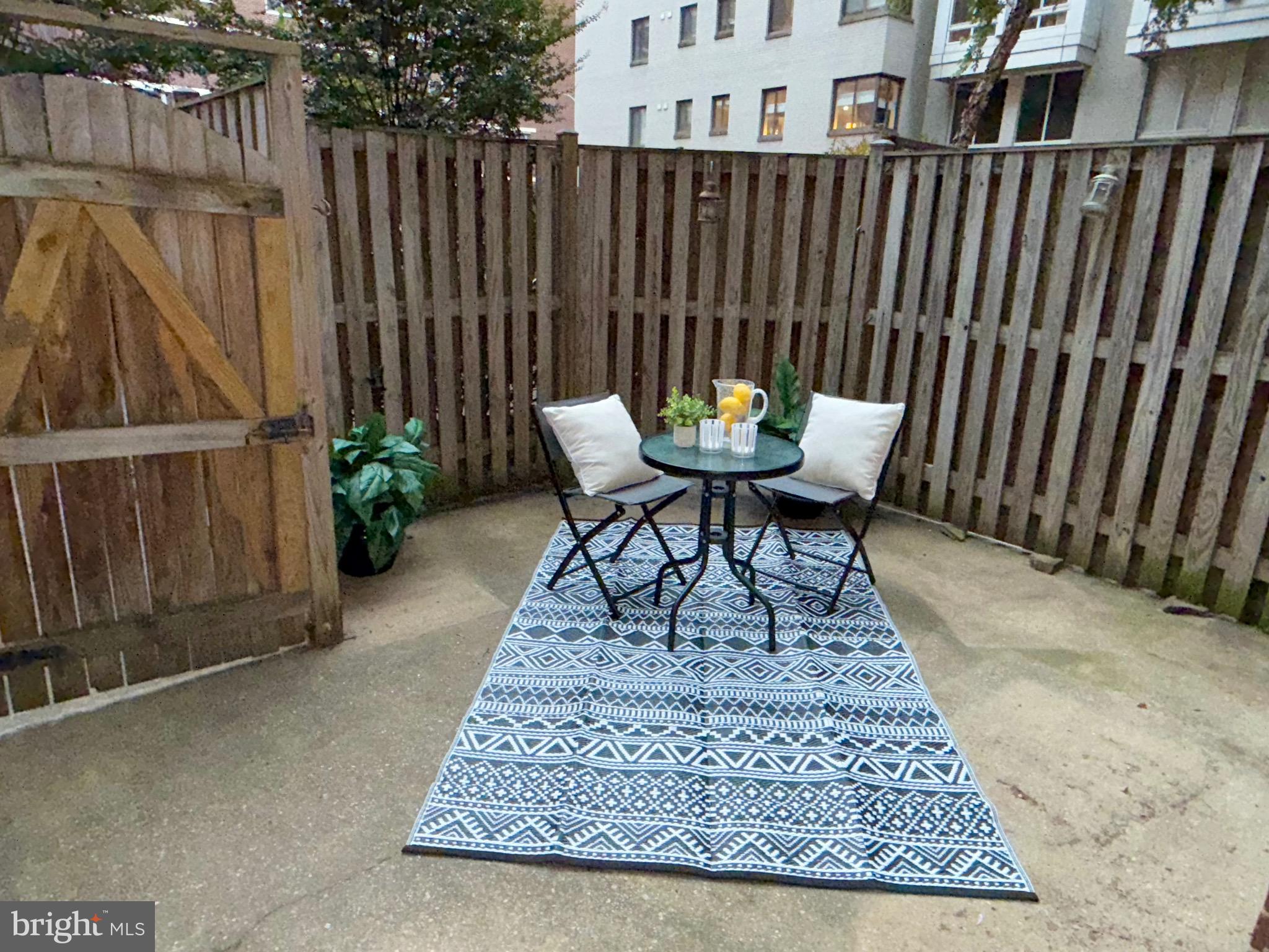 LOGAN CIRCLE - Residential