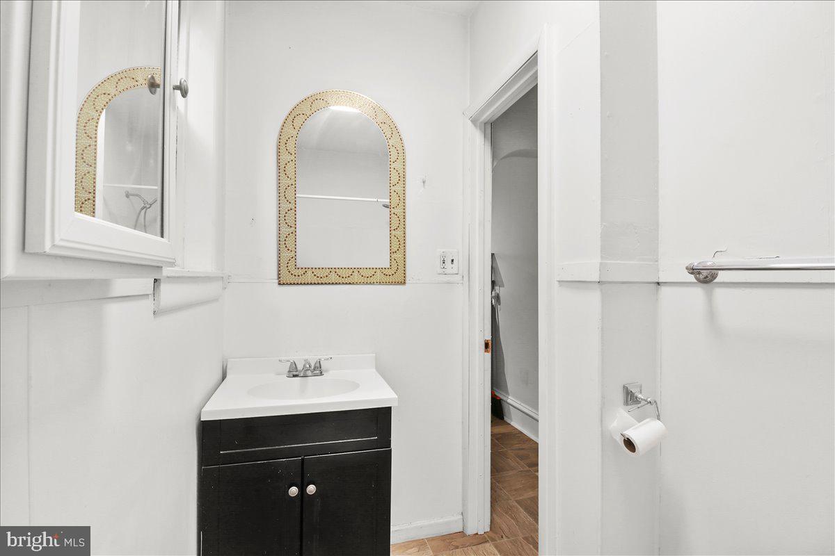 1302 E COLUMBIA AVENUE 1