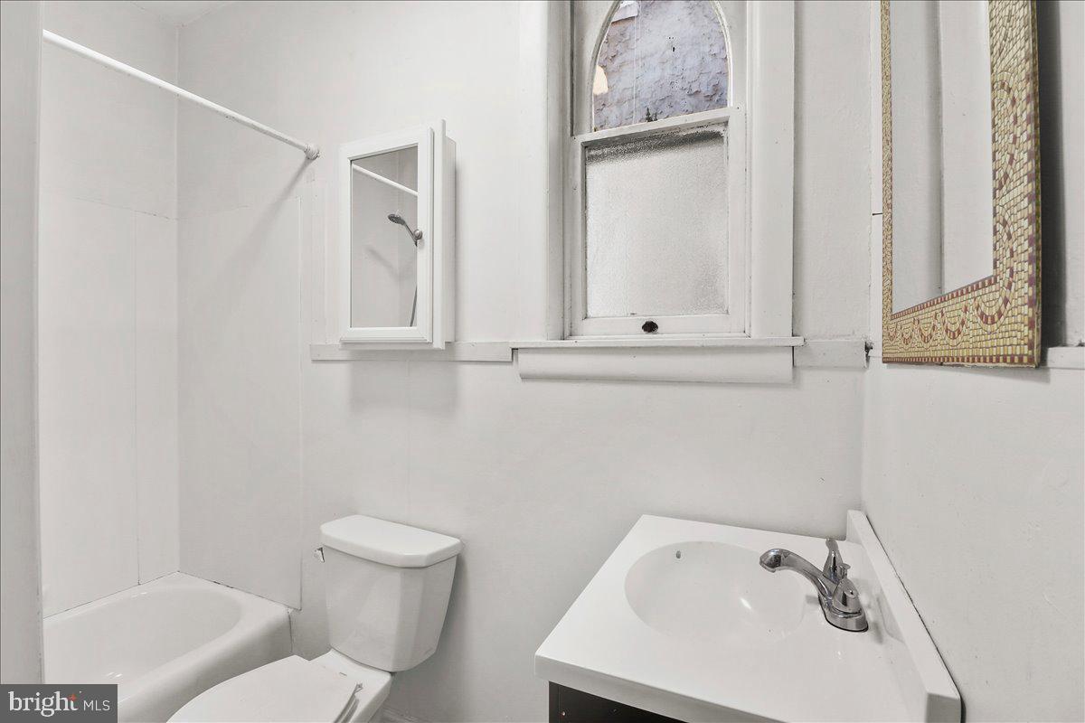 1302 E COLUMBIA AVENUE 1