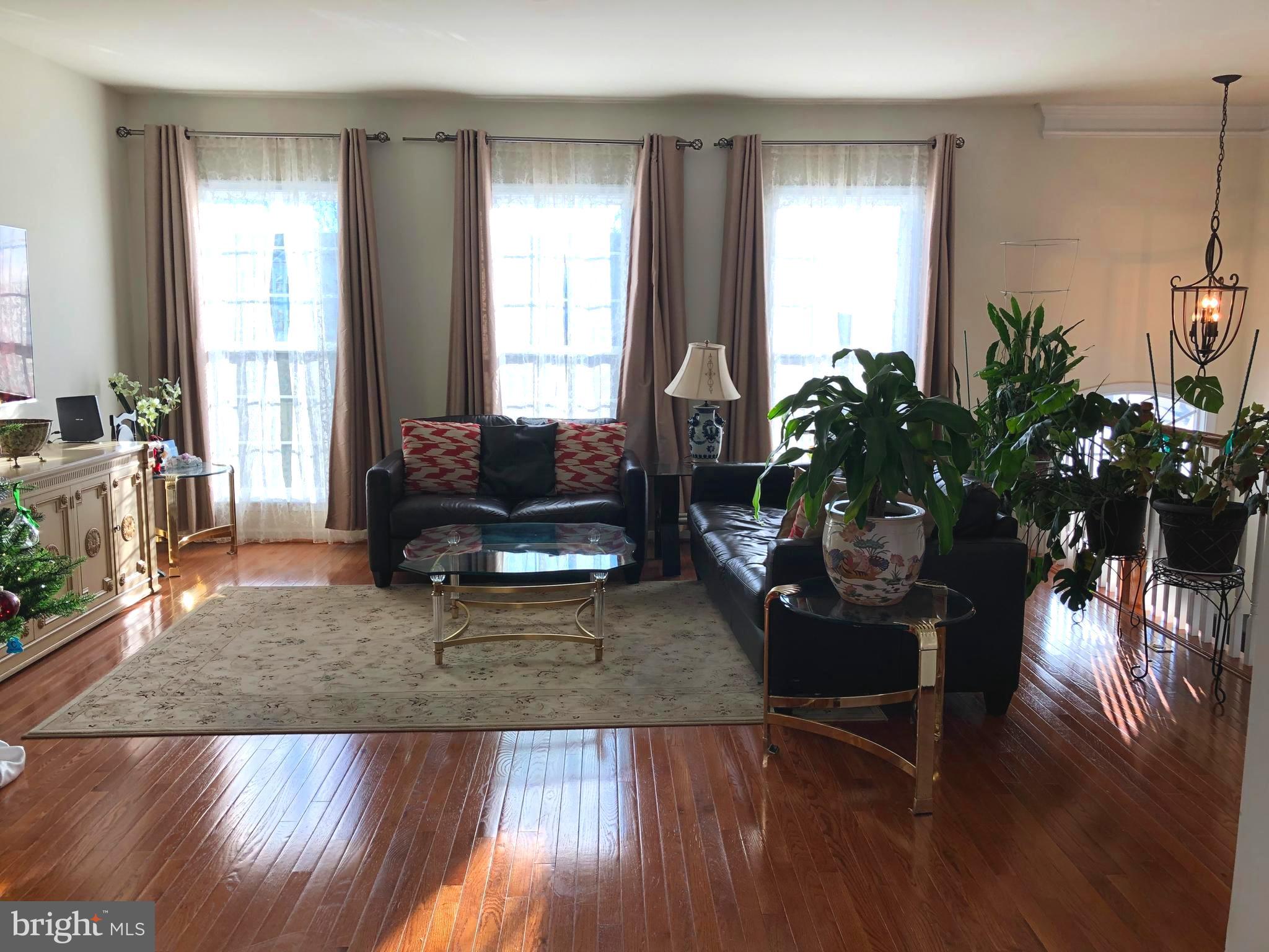 EAST GATE - Residential