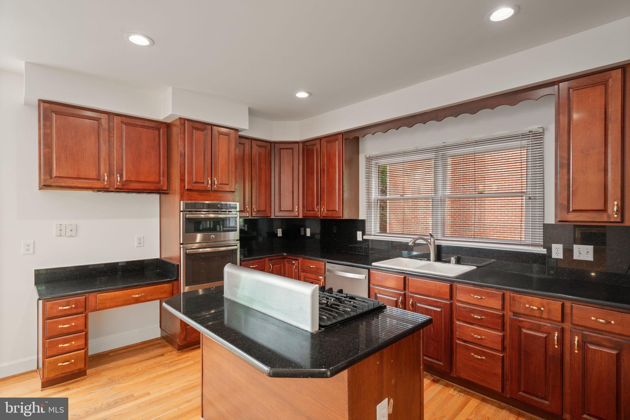 STONERIDGE KNOLL - Residential