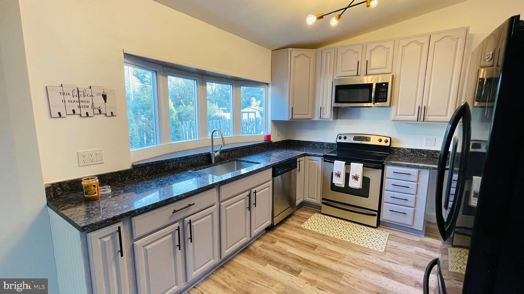 WHITE ROCK - Residential