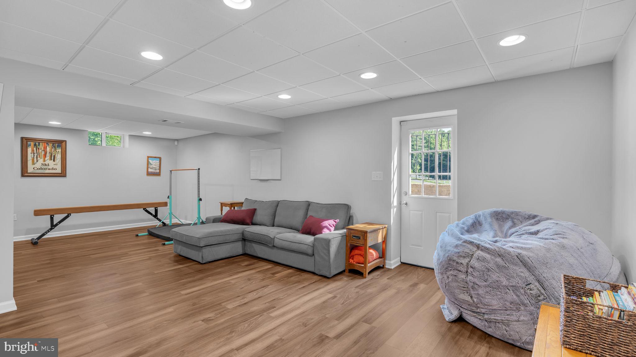 OAKMONT MANOR - Residential