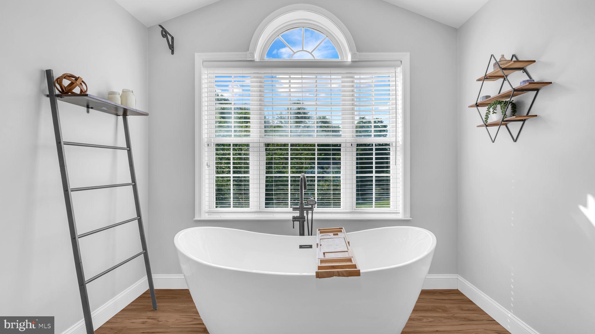 OAKMONT MANOR - Residential