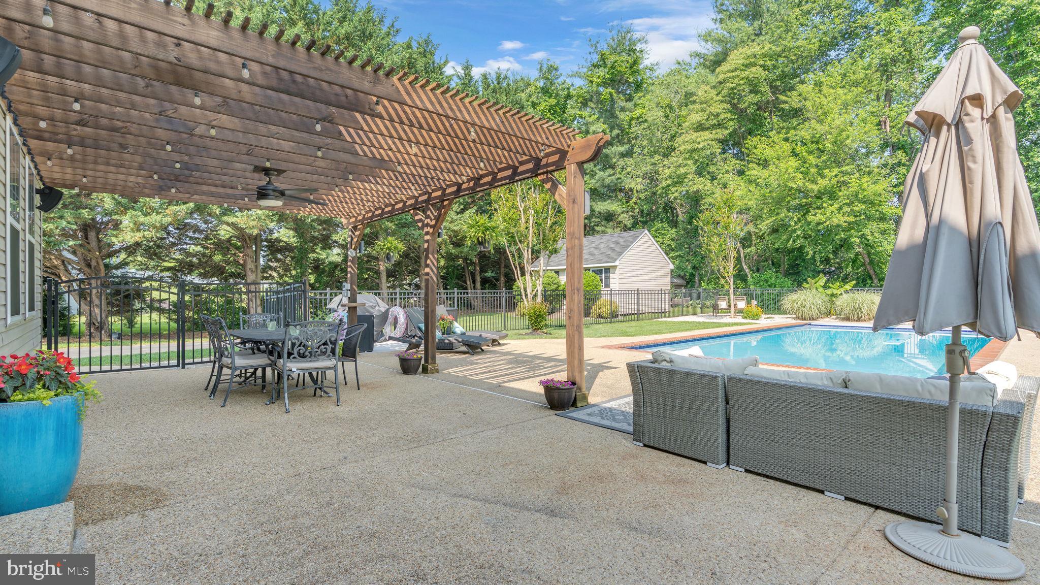 OAKMONT MANOR - Residential