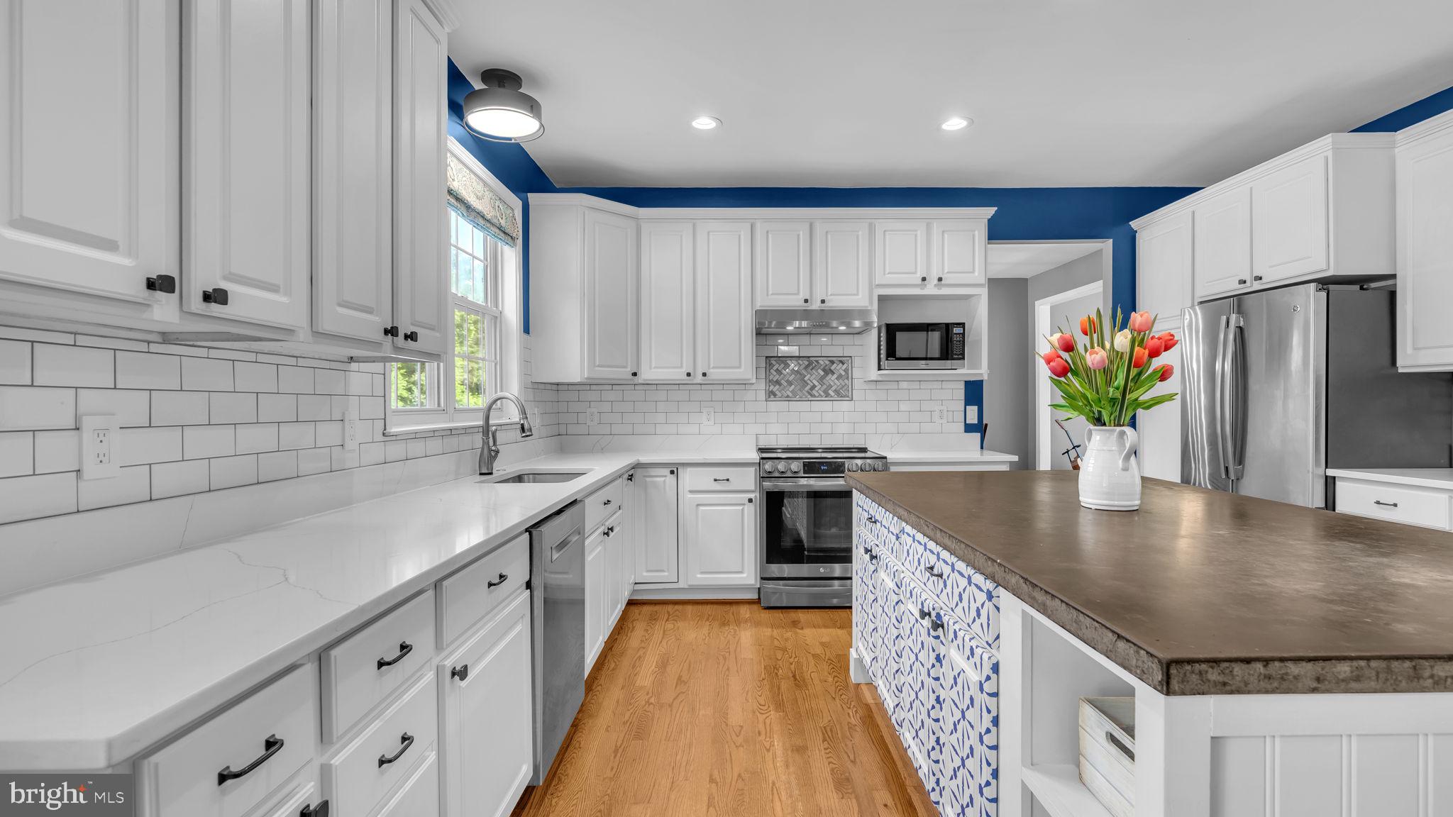 OAKMONT MANOR - Residential