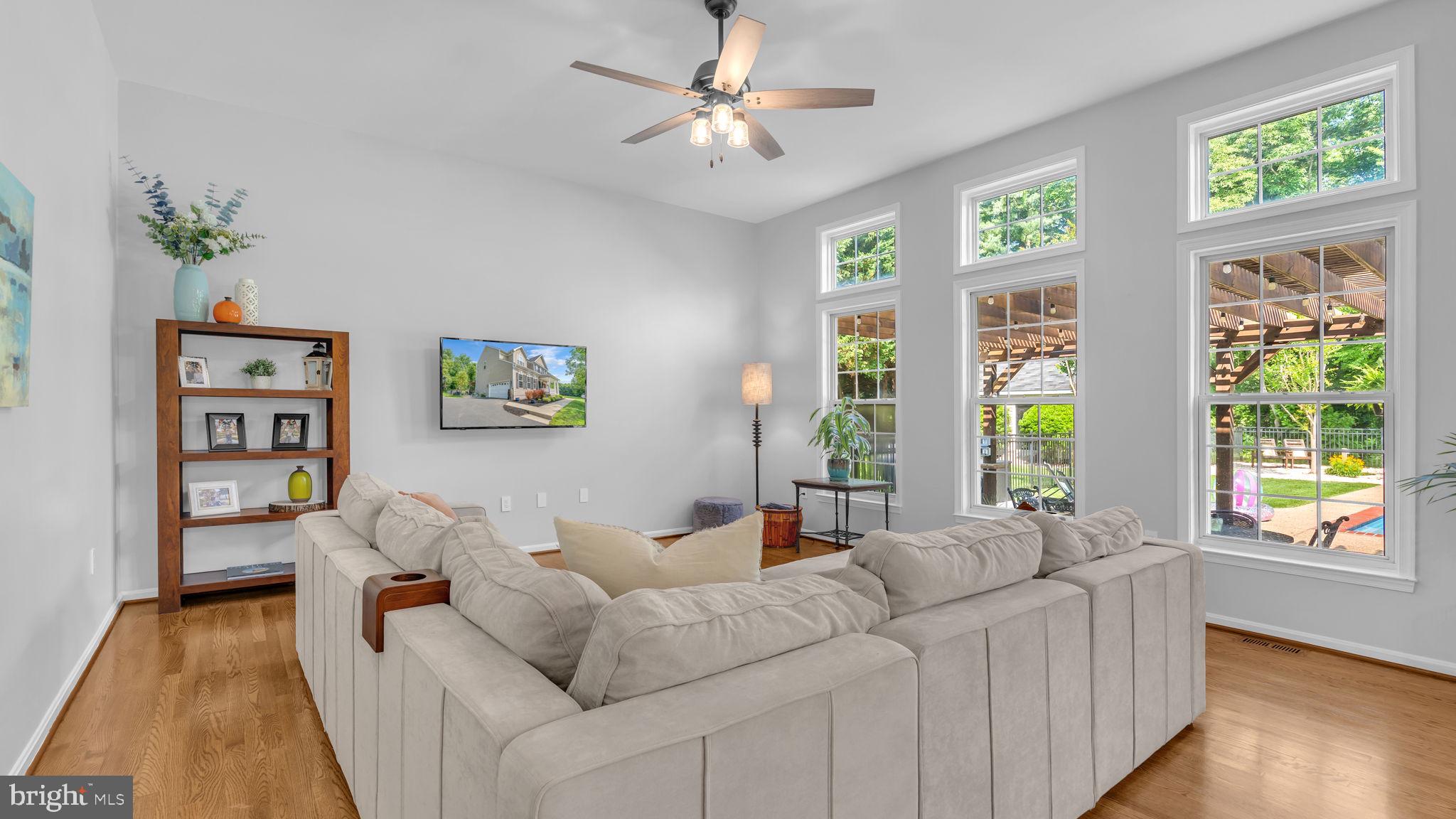 OAKMONT MANOR - Residential