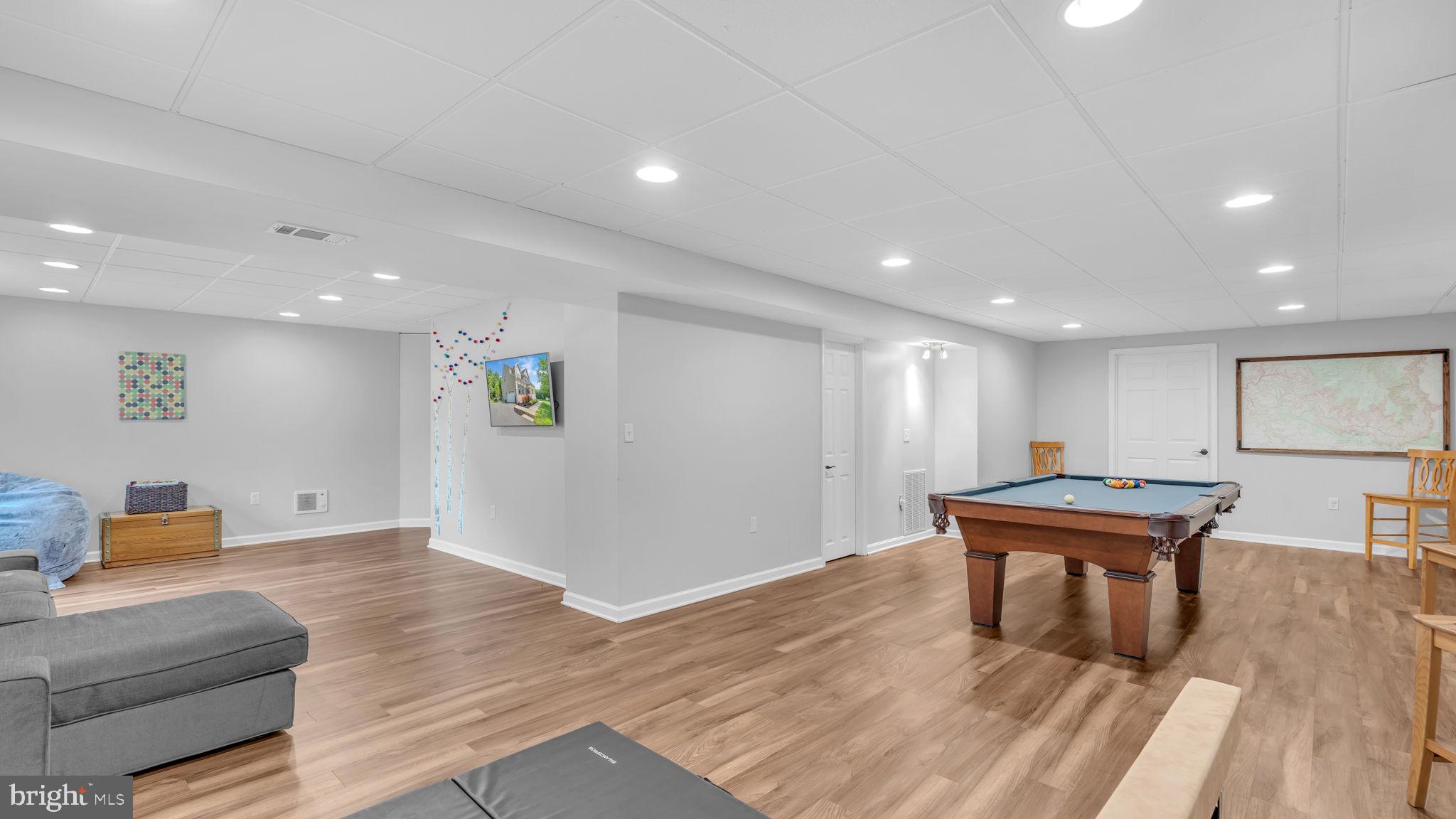 OAKMONT MANOR - Residential