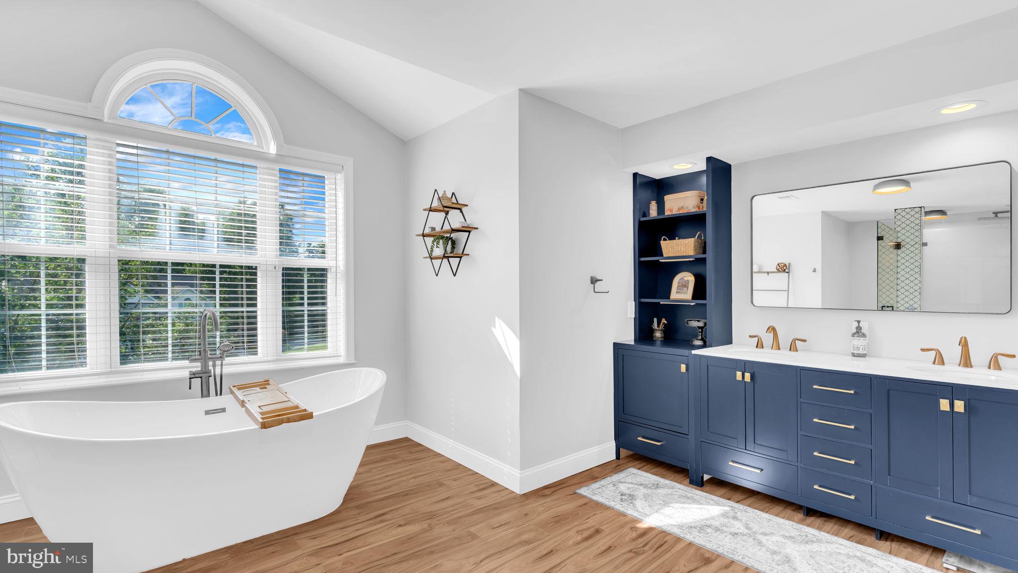 OAKMONT MANOR - Residential