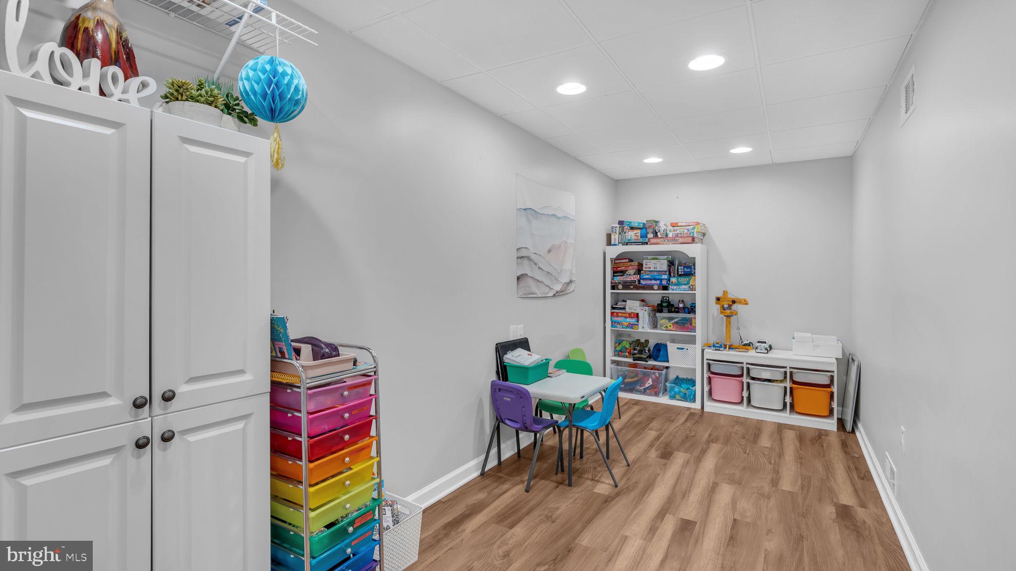 OAKMONT MANOR - Residential