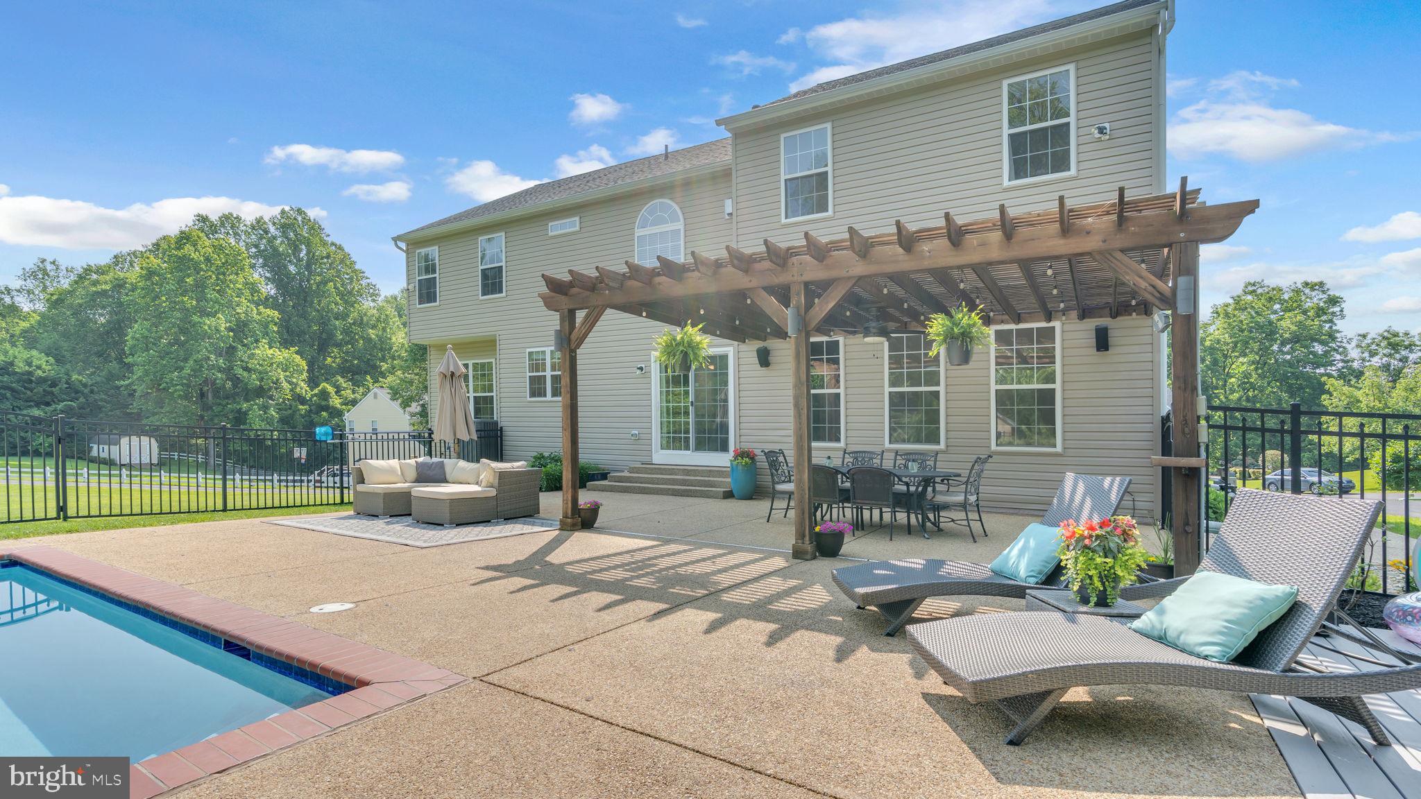 1725 MAYFAIR COURT