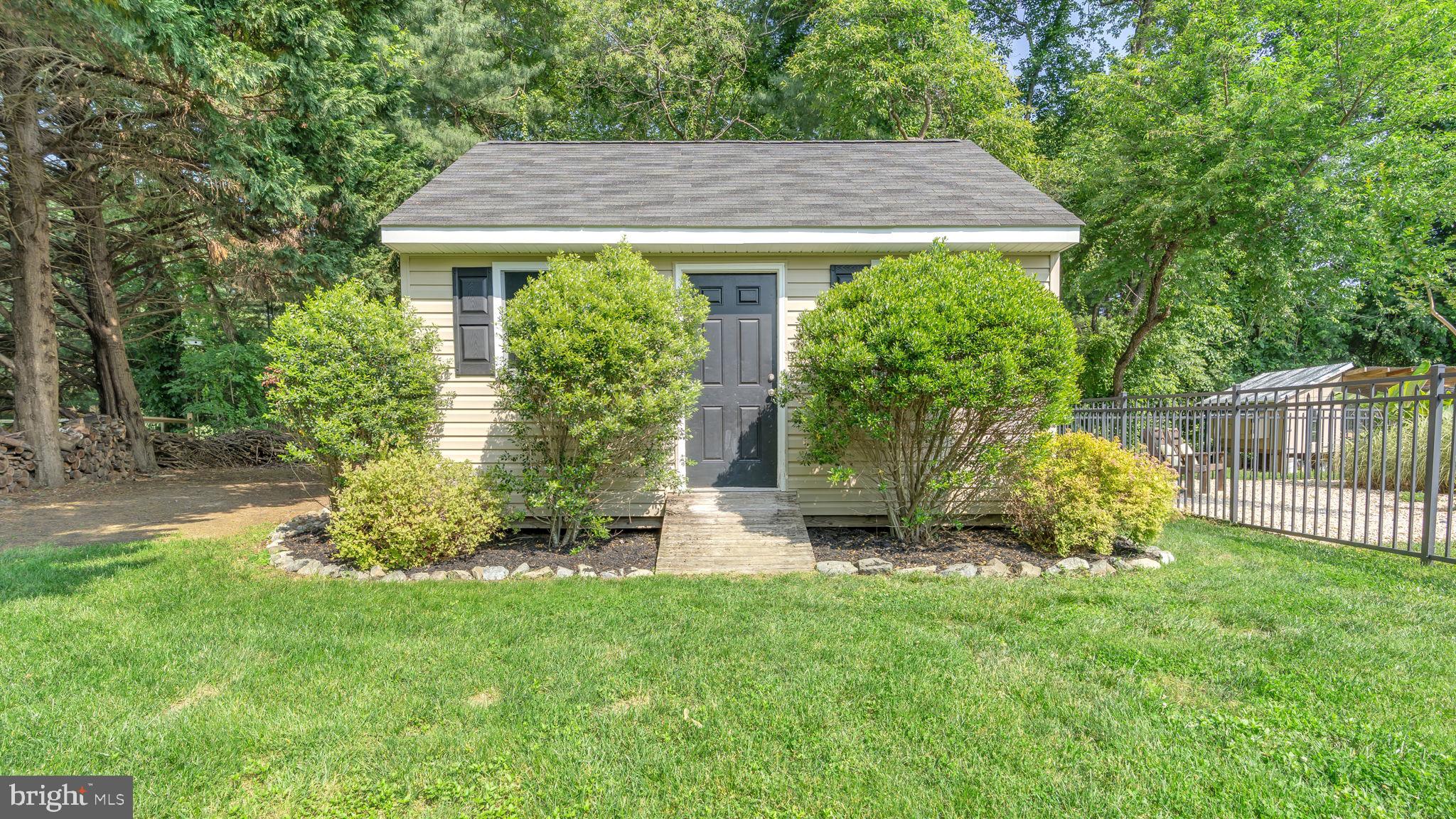 OAKMONT MANOR - Residential