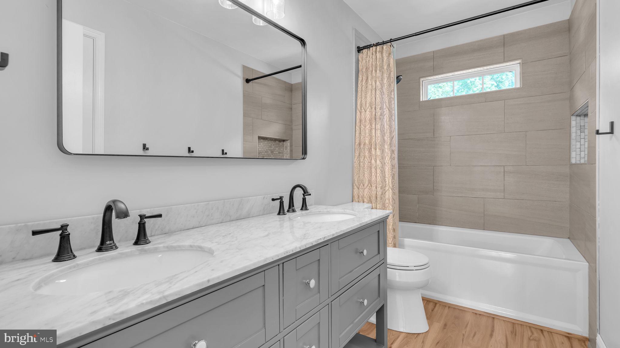 OAKMONT MANOR - Residential