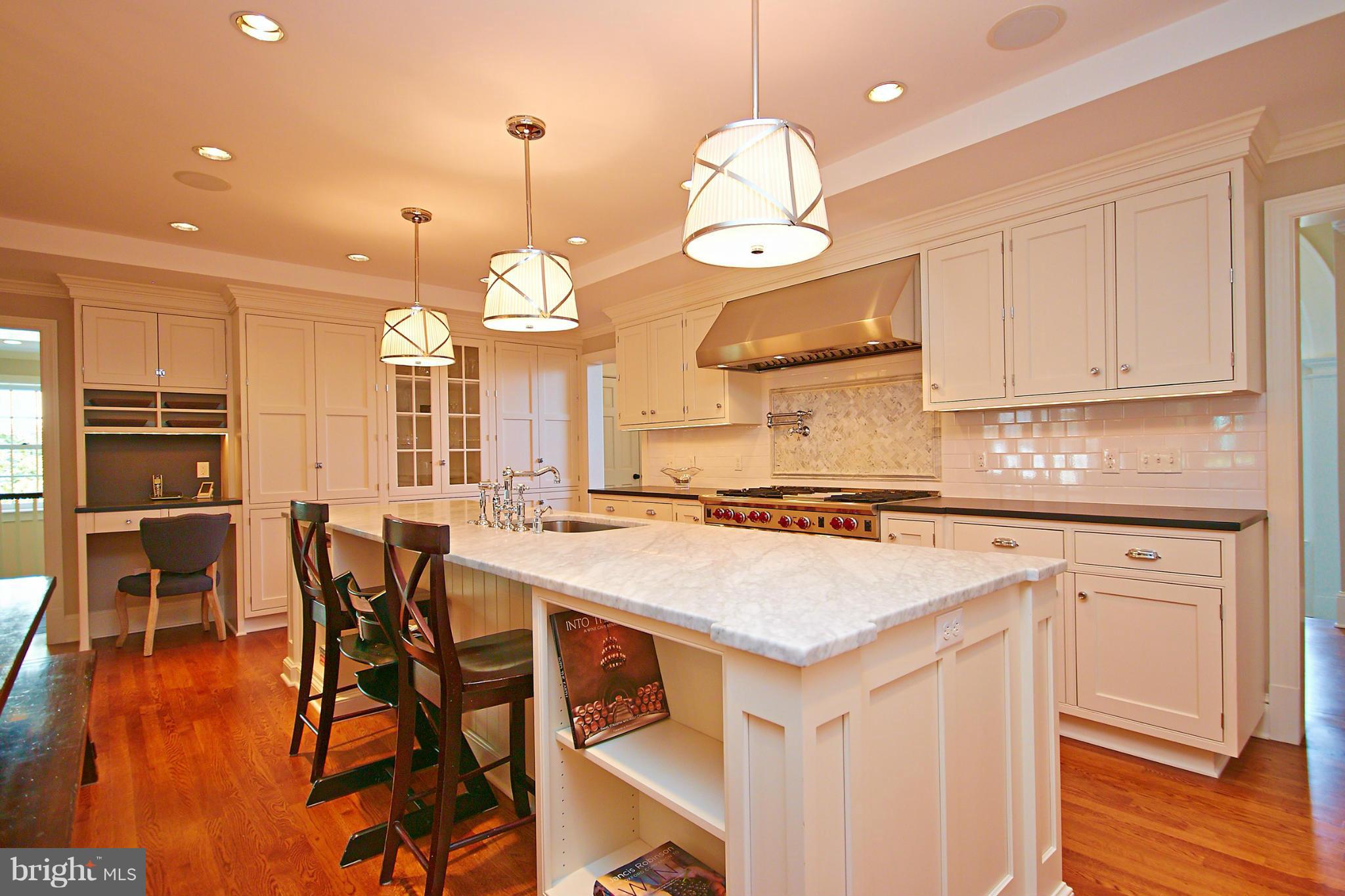 COUNTRY CLUB HILLS - Residential