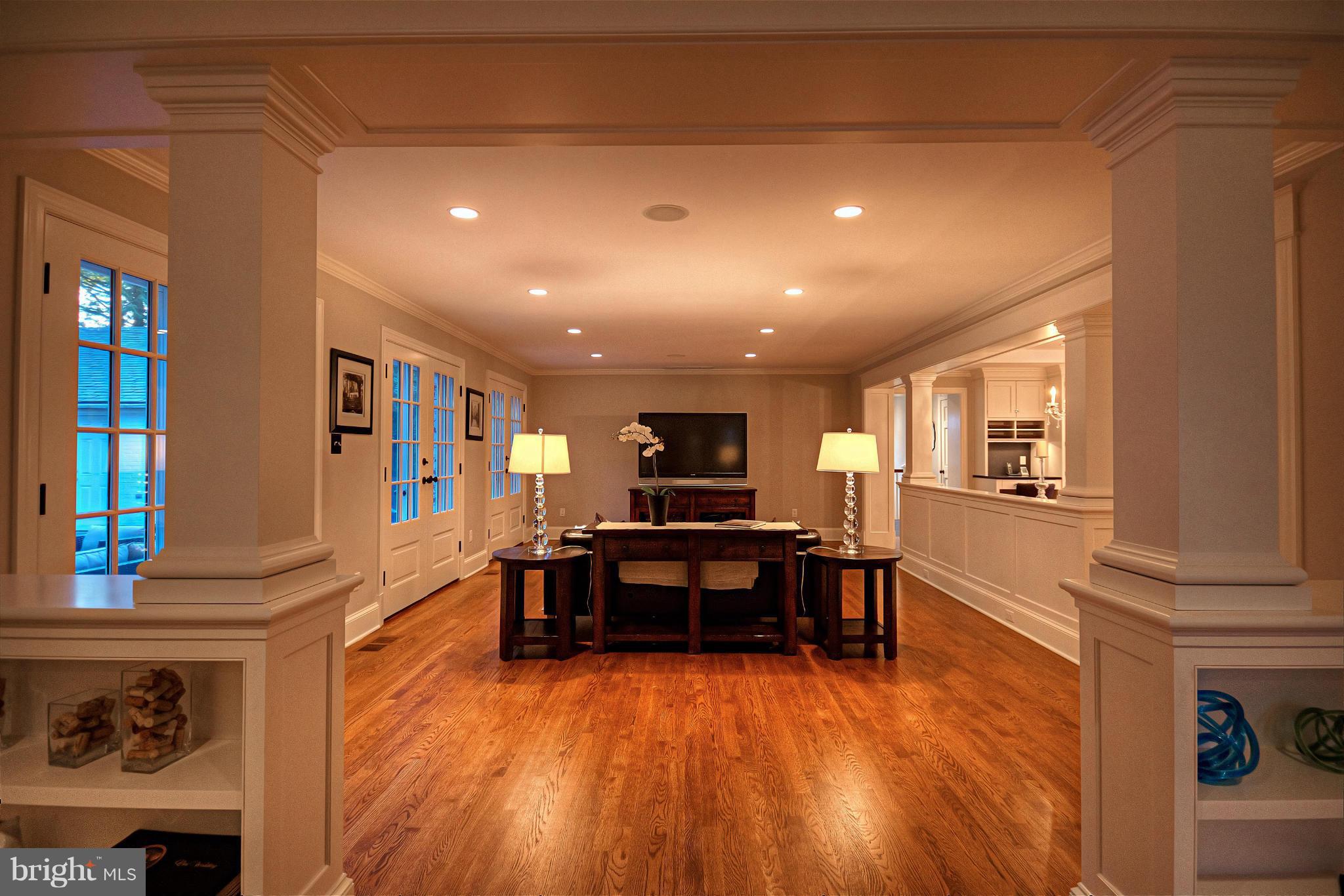 COUNTRY CLUB HILLS - Residential