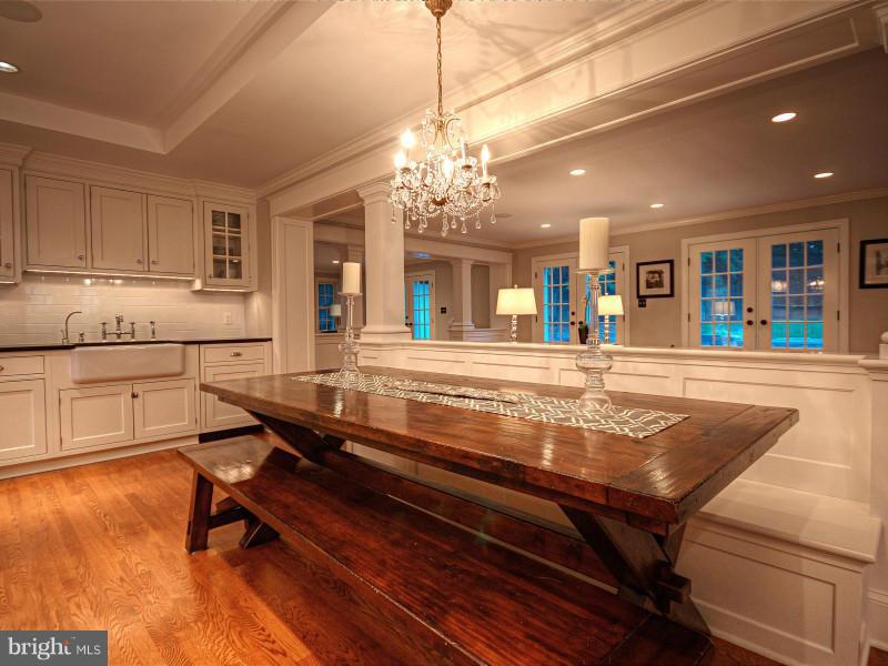 COUNTRY CLUB HILLS - Residential