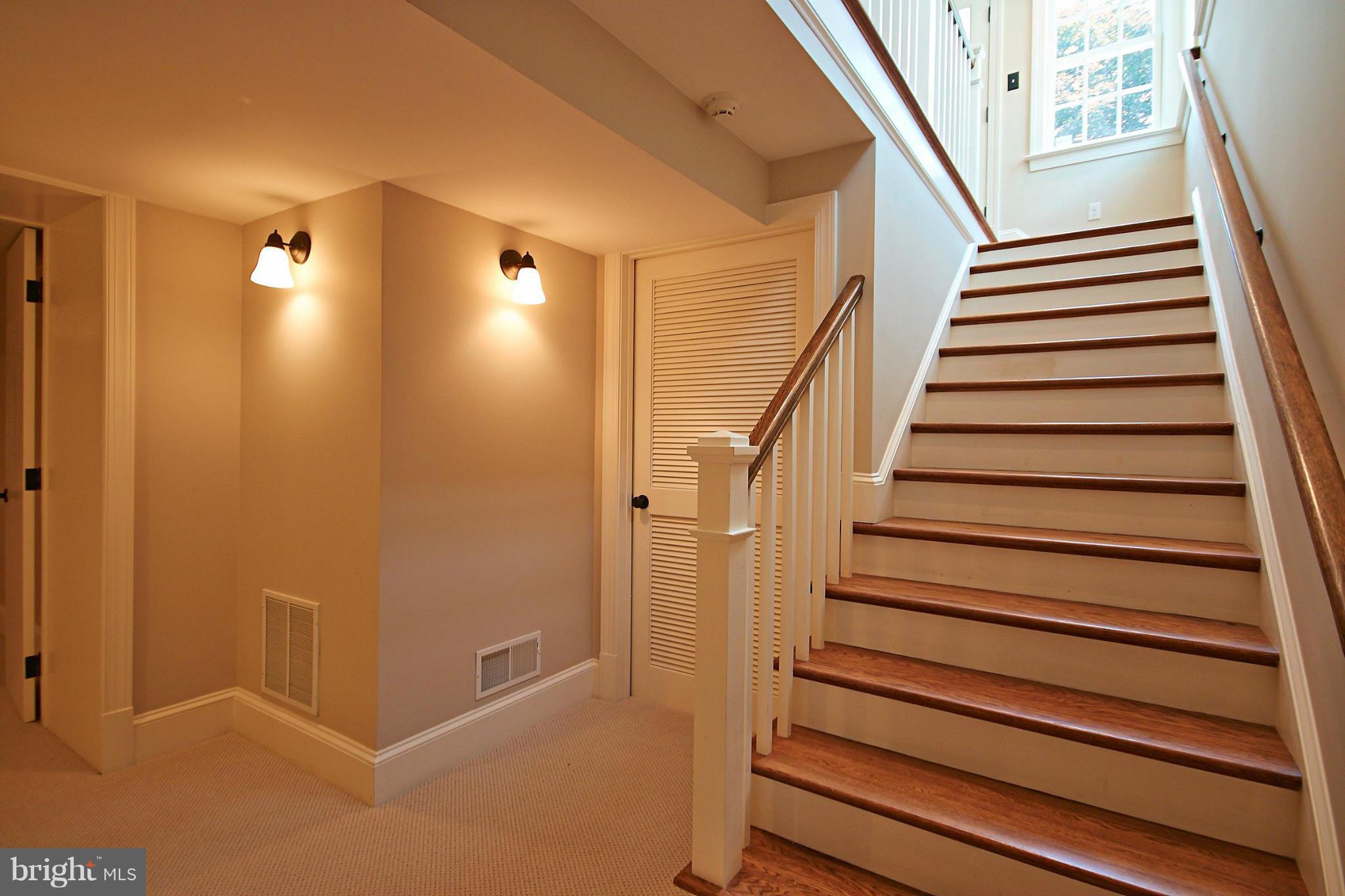 COUNTRY CLUB HILLS - Residential