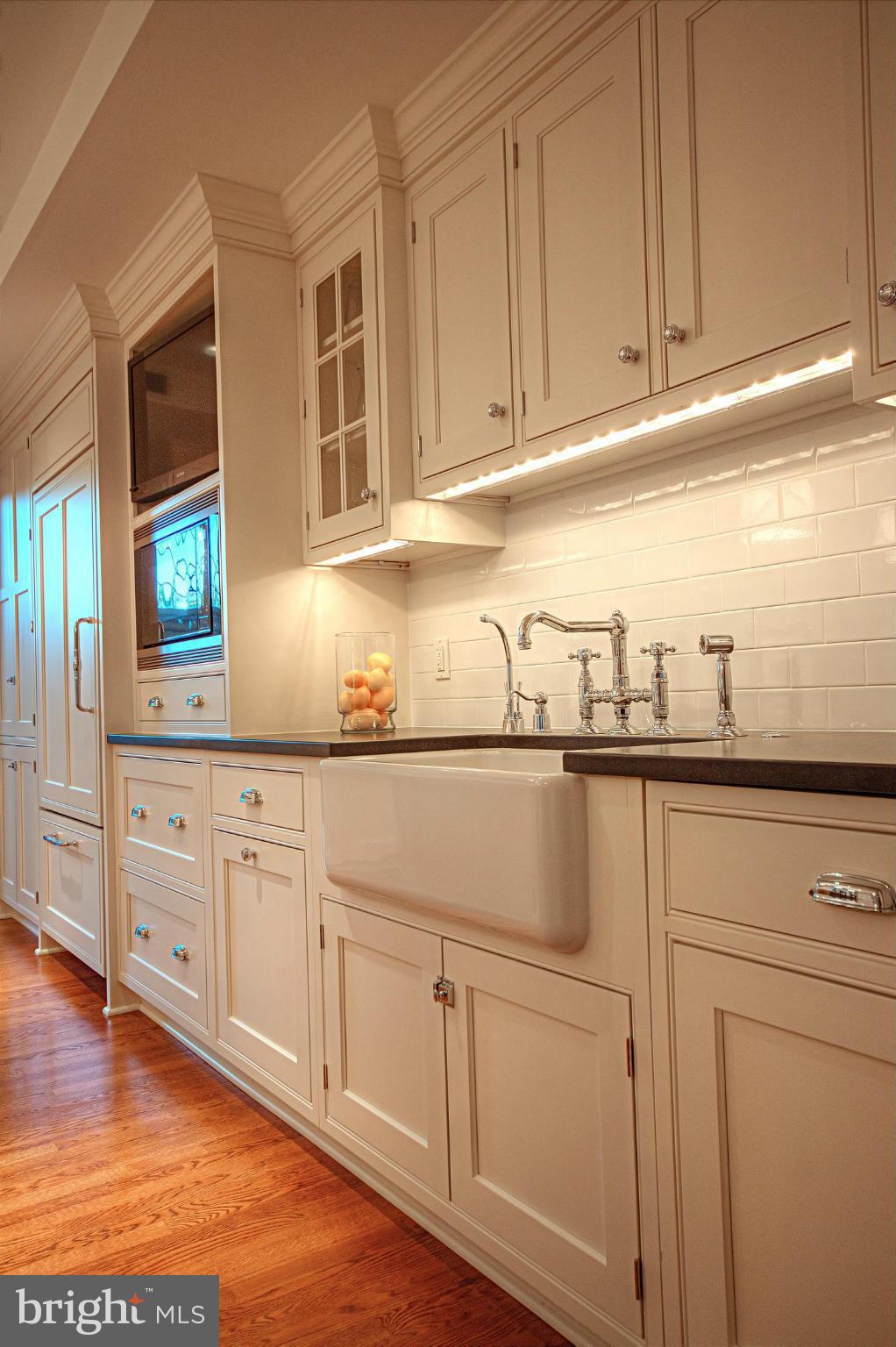 COUNTRY CLUB HILLS - Residential