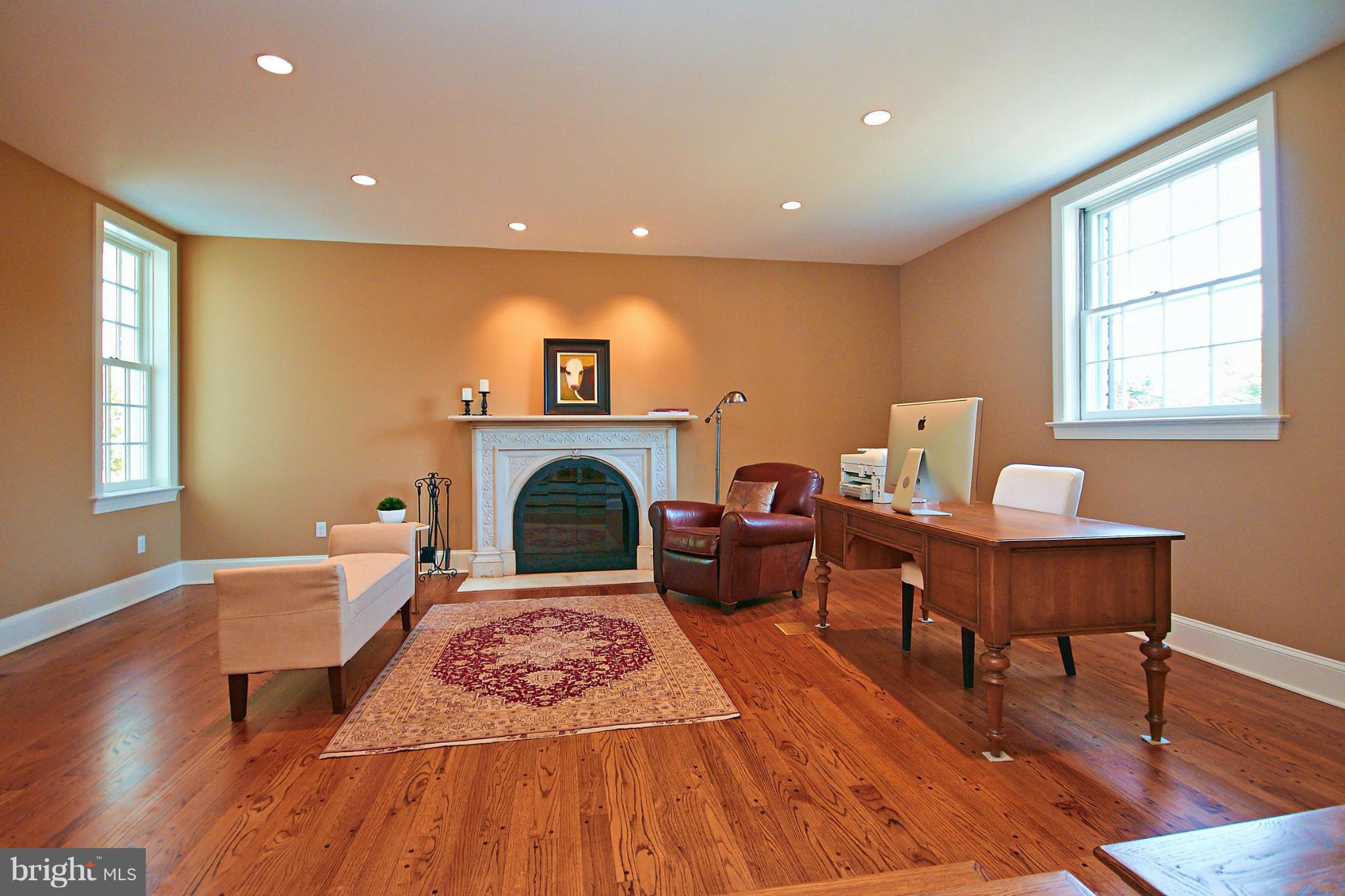 COUNTRY CLUB HILLS - Residential