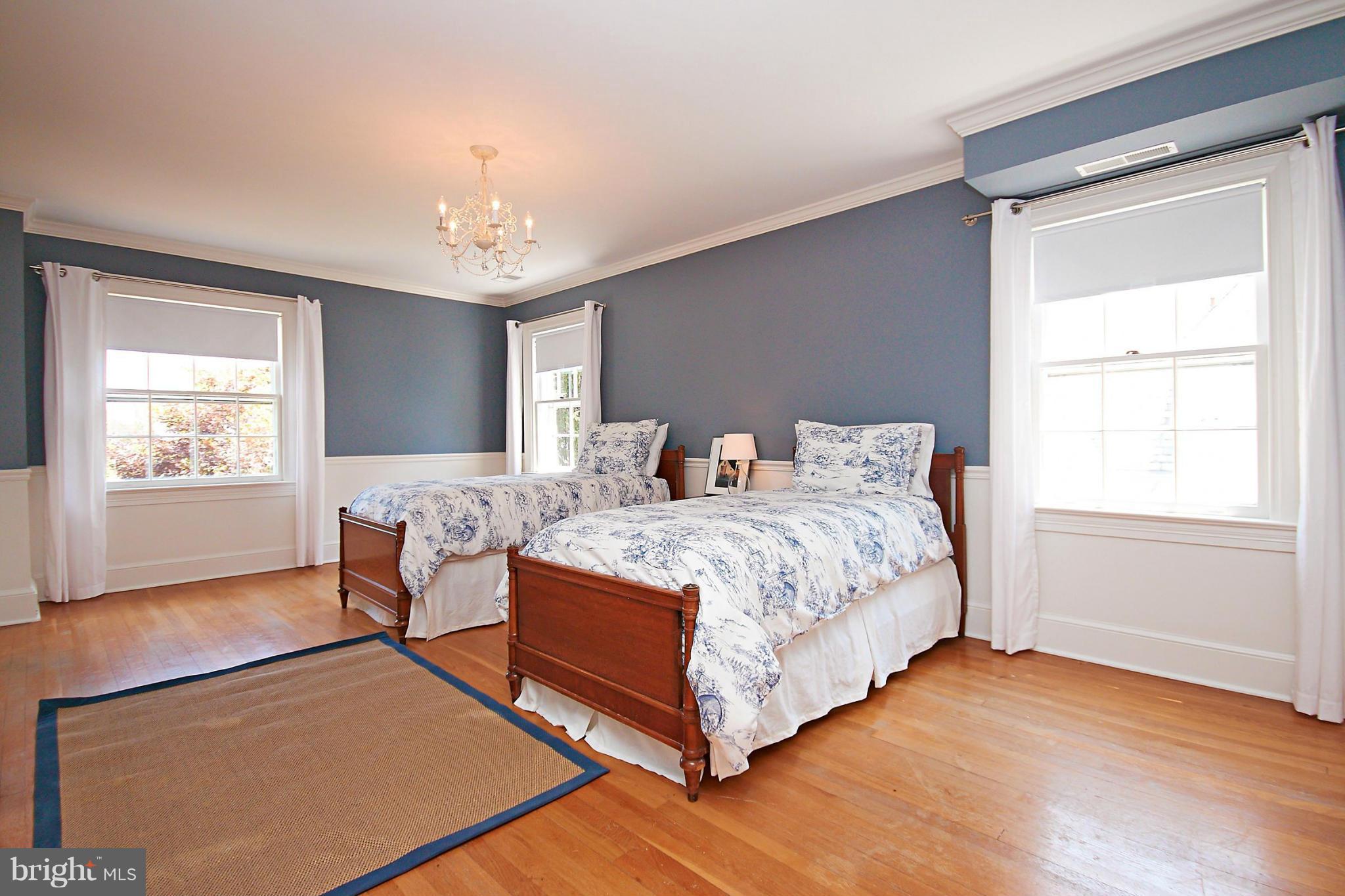 COUNTRY CLUB HILLS - Residential