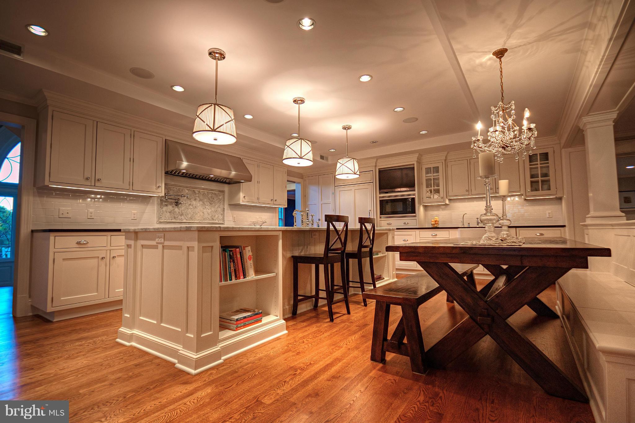 COUNTRY CLUB HILLS - Residential