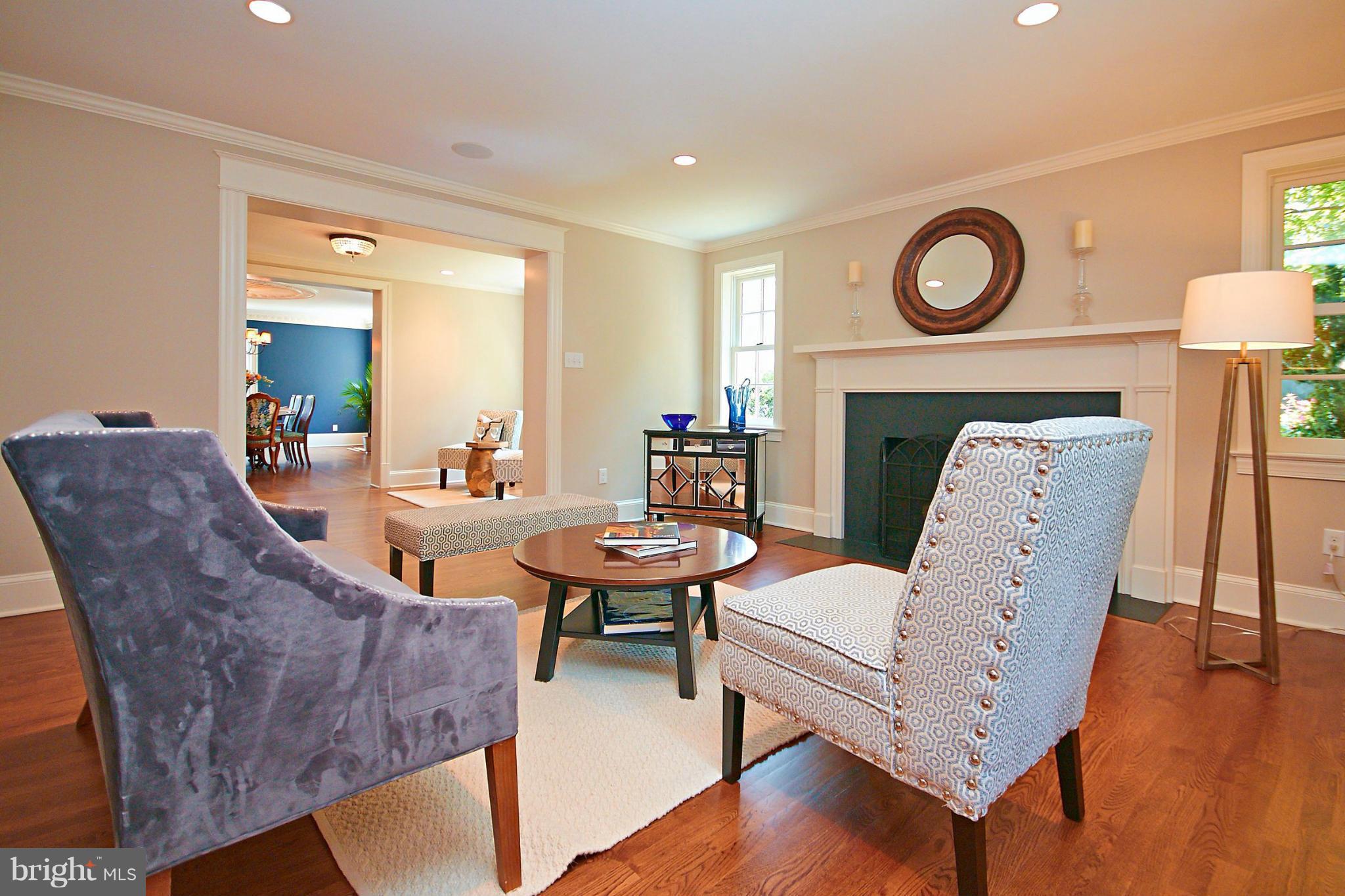 COUNTRY CLUB HILLS - Residential