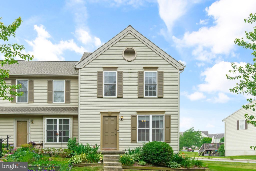 Photo of 421 Banyan Circle Drive, Lancaster, PA 17603 (MLS # PALA2051618)