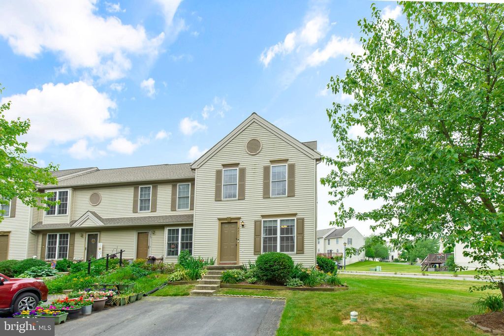Photo of 421 Banyan Circle Drive, Lancaster, PA 17603 (MLS # PALA2051618)