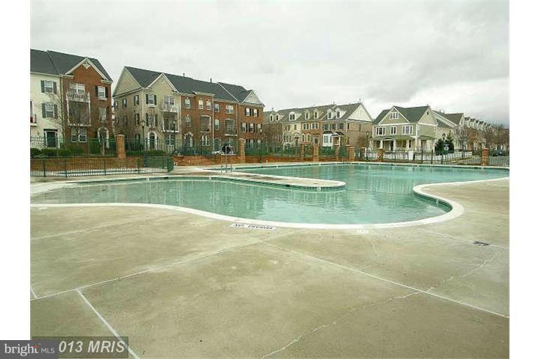 KING FARM VILLAGE - Residential Lease