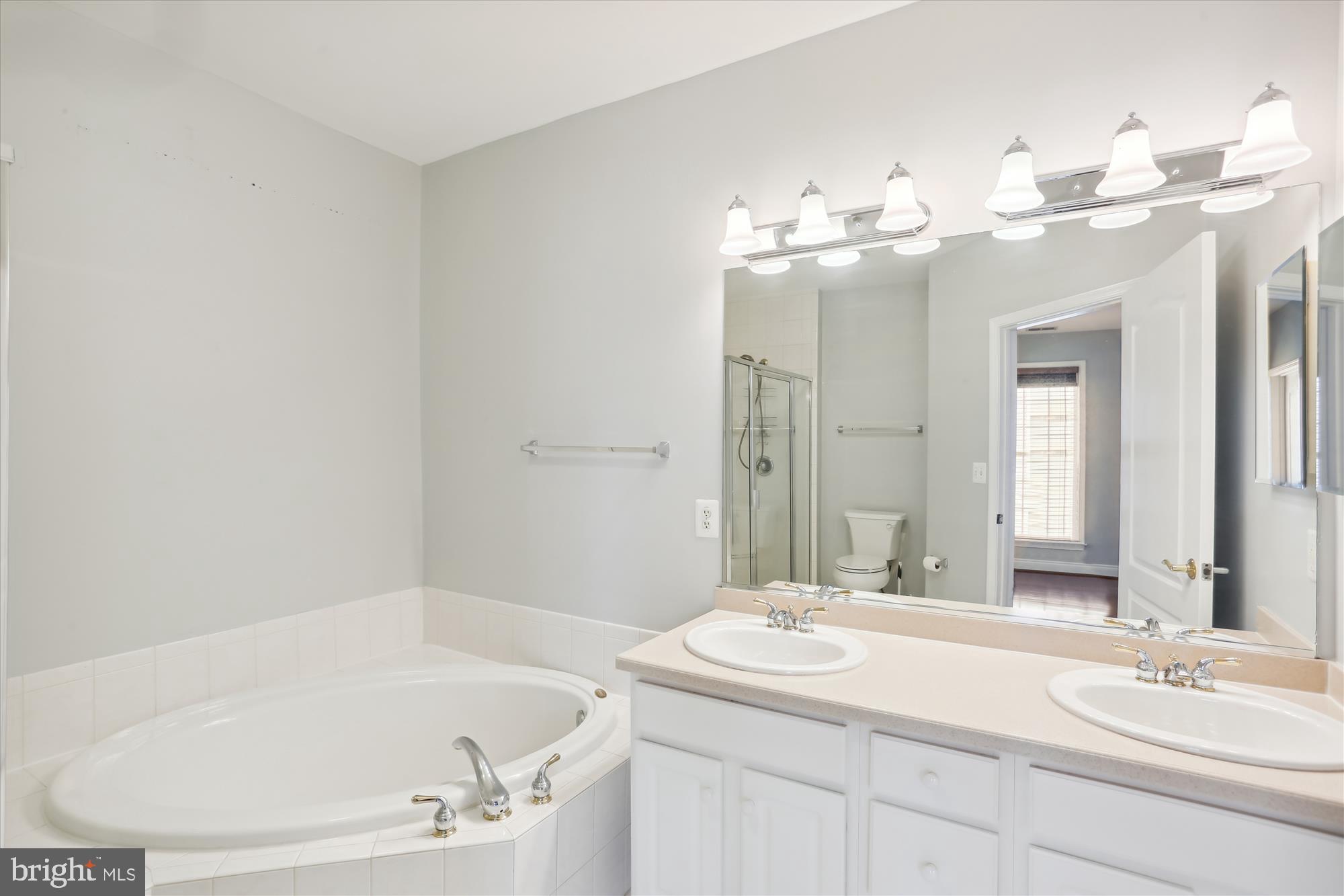 KING FARM VILLAGE - Residential Lease